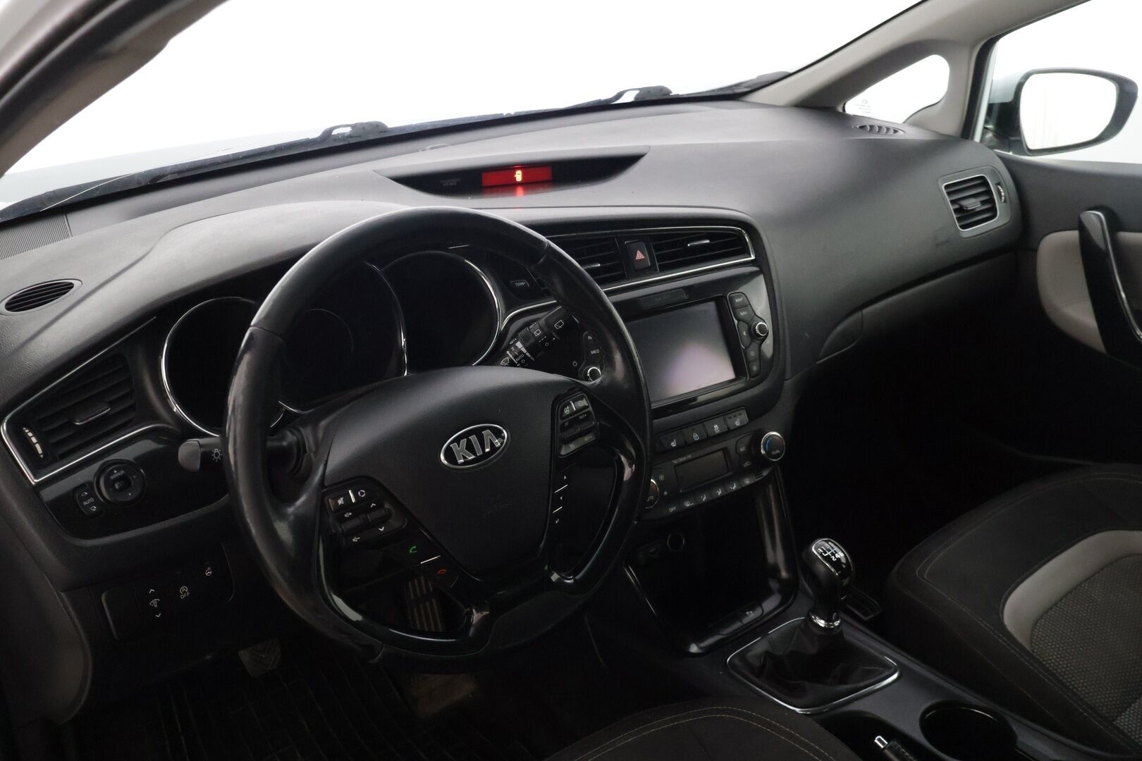 Kia cee'd 2017 1,6 CRDi ISG 136hv EX 5D EcoDynamics - | Tämä auto myydään YritysOutlet -valikoimasta vain yritykselle | Lohkolämmitin | Vakionopeudensäädin | Ratinlämmitin | P. Tutka | Navigointi | Bluetooth |
