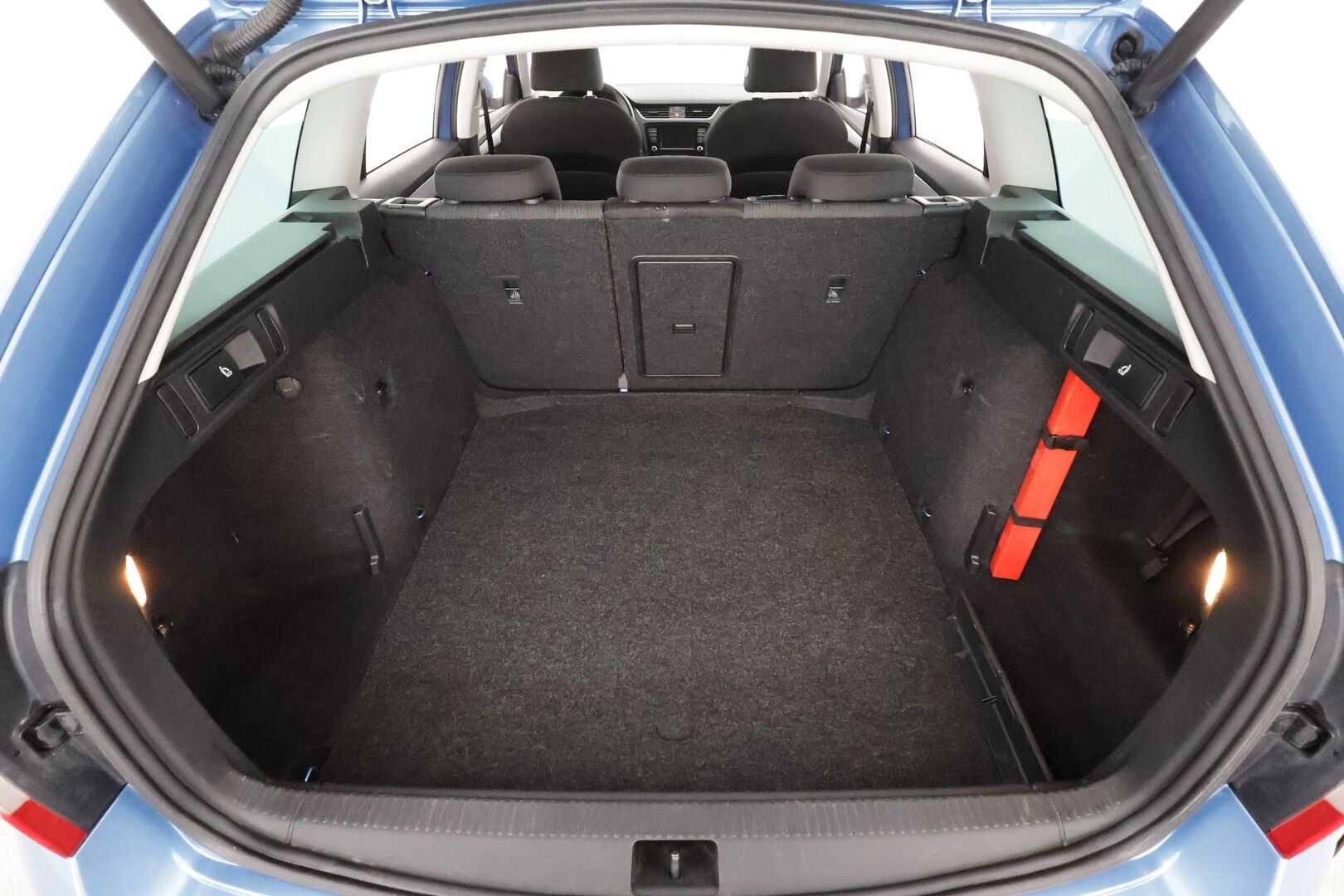 Skoda Octavia 2017 Combi 1,6 TDI Style DSG * Webasto / Koukku / Xenon / P.Tutkat / Vakkari / Bluetooth * - Suomi-auto / Kahdet renkaat aluvanteilla