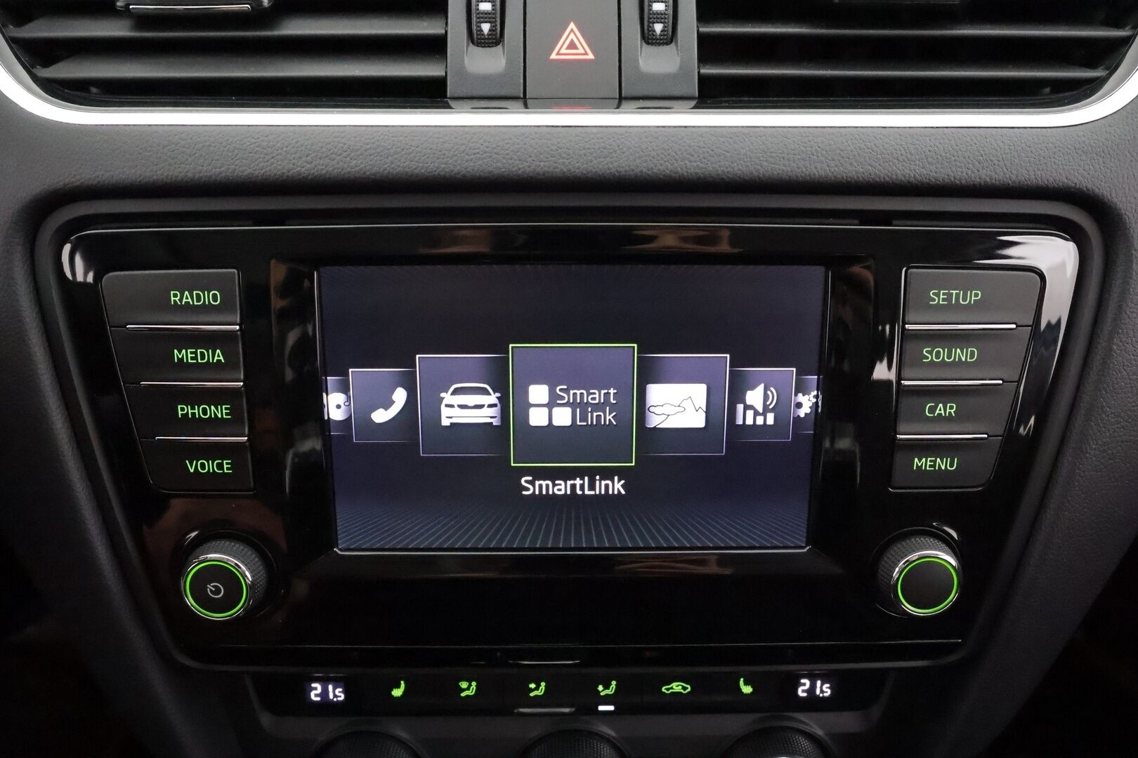 Skoda Octavia 2017 Combi 1,6 TDI Style DSG * Webasto / Koukku / Xenon / P.Tutkat / Vakkari / Bluetooth * - Suomi-auto / Kahdet renkaat aluvanteilla