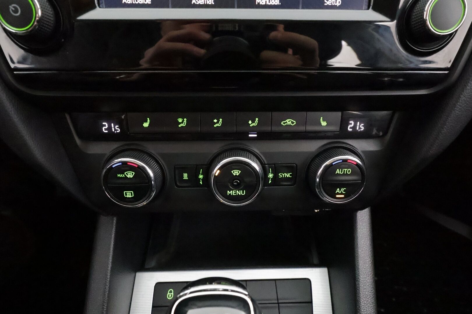 Skoda Octavia 2017 Combi 1,6 TDI Style DSG * Webasto / Koukku / Xenon / P.Tutkat / Vakkari / Bluetooth * - Suomi-auto / Kahdet renkaat aluvanteilla