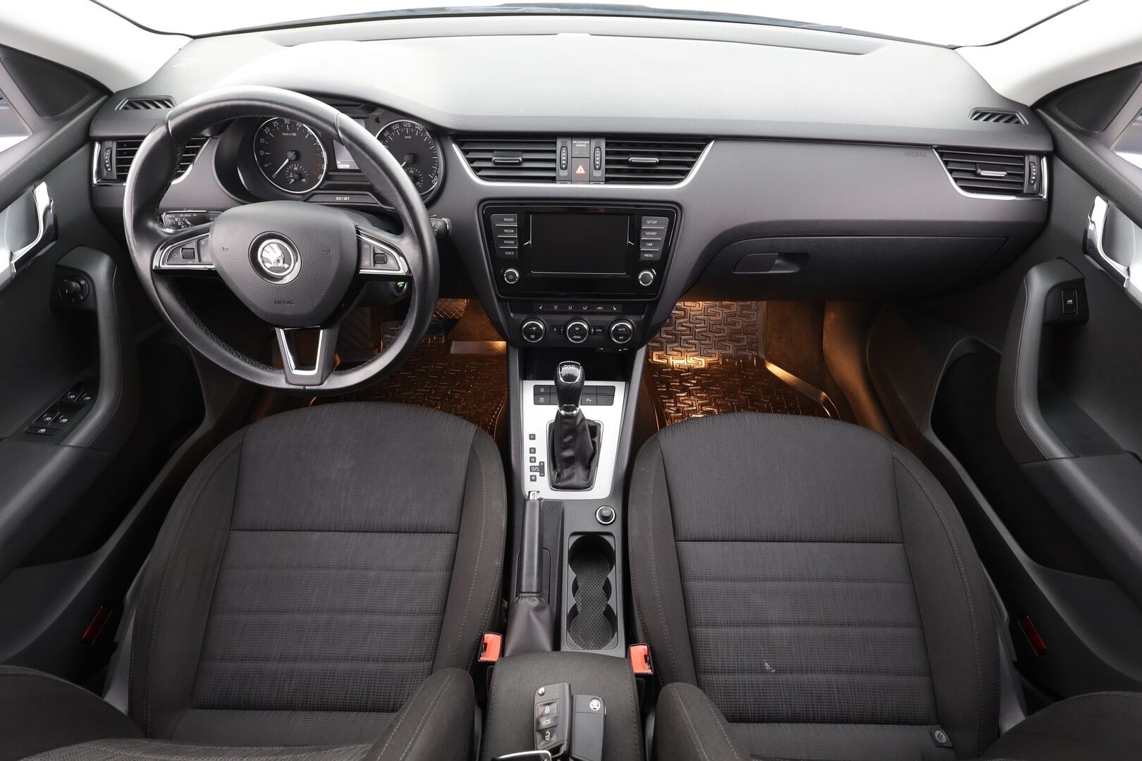 Skoda Octavia 2017 Combi 1,6 TDI Style DSG * Webasto / Koukku / Xenon / P.Tutkat / Vakkari / Bluetooth * - Suomi-auto / Kahdet renkaat aluvanteilla