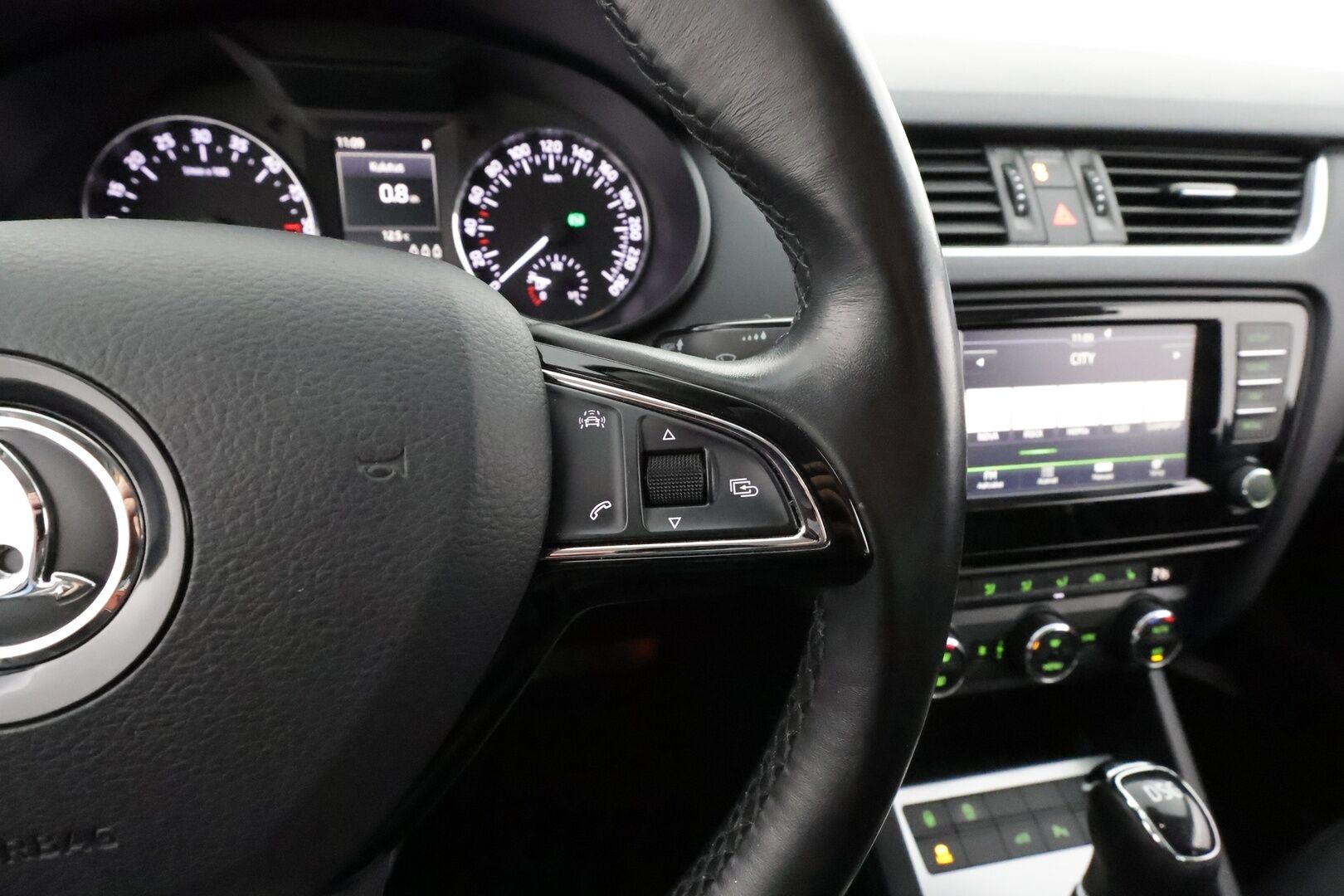 Skoda Octavia 2017 Combi 1,6 TDI Style DSG * Webasto / Koukku / Xenon / P.Tutkat / Vakkari / Bluetooth * - Suomi-auto / Kahdet renkaat aluvanteilla