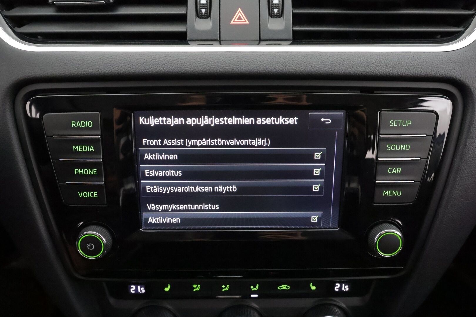 Skoda Octavia 2017 Combi 1,6 TDI Style DSG * Webasto / Koukku / Xenon / P.Tutkat / Vakkari / Bluetooth * - Suomi-auto / Kahdet renkaat aluvanteilla