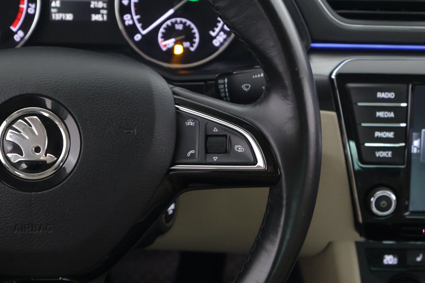 Skoda Superb 2017 1,4 TSI ACT Style DSG Autom. ** Webasto / ACC / Koukku / Canton / Muistipenkki / Keyless - ** Kahdet renkaat vanteineen / Katso varusteet **