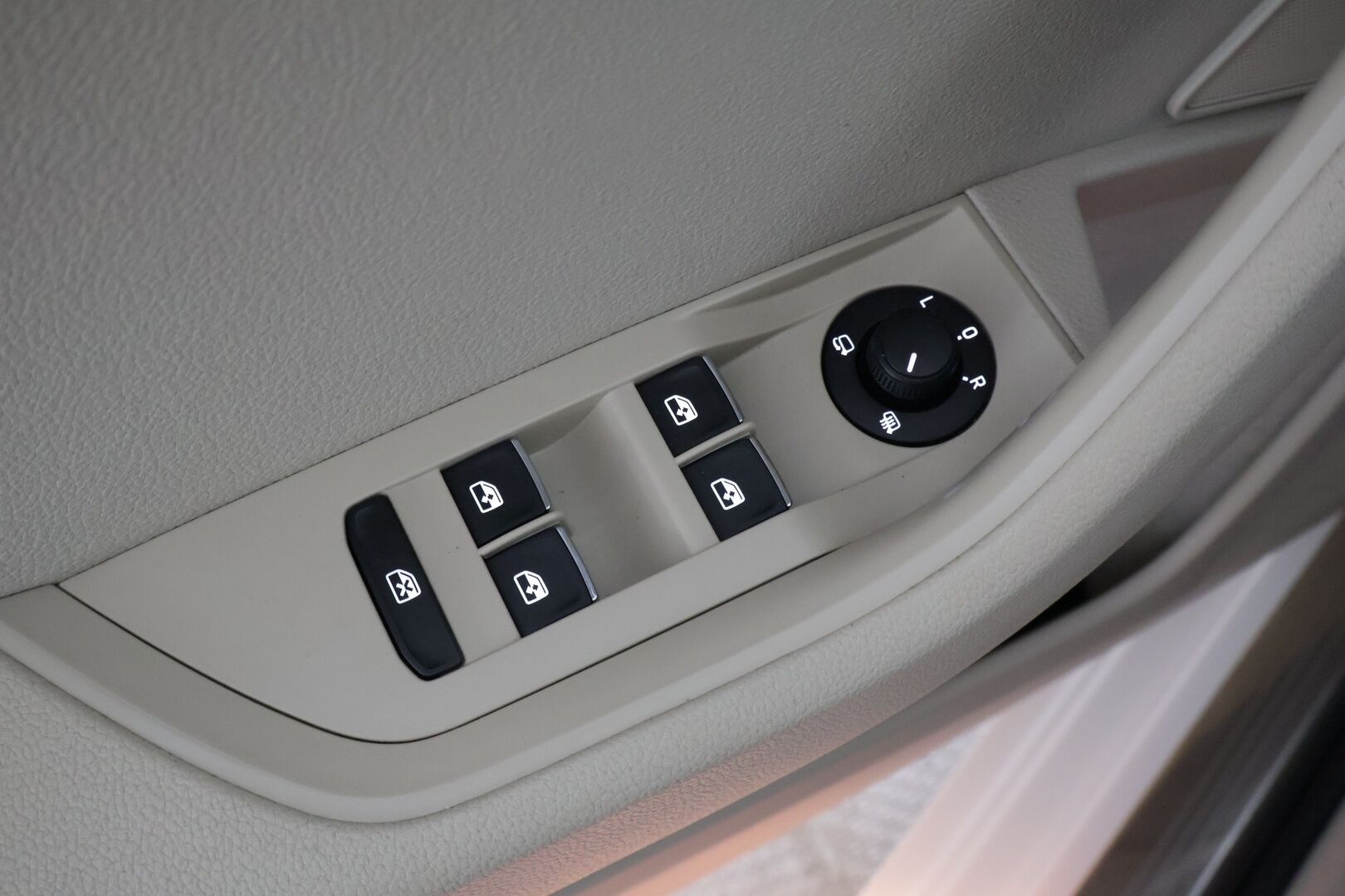 Skoda Superb 2017 1,4 TSI ACT Style DSG Autom. ** Webasto / ACC / Koukku / Canton / Muistipenkki / Keyless - ** Kahdet renkaat vanteineen / Katso varusteet **