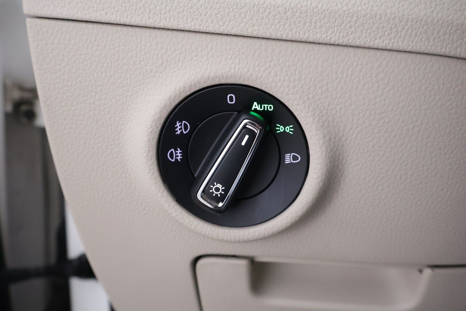 Skoda Superb 2017 1,4 TSI ACT Style DSG Autom. ** Webasto / ACC / Koukku / Canton / Muistipenkki / Keyless - ** Kahdet renkaat vanteineen / Katso varusteet **
