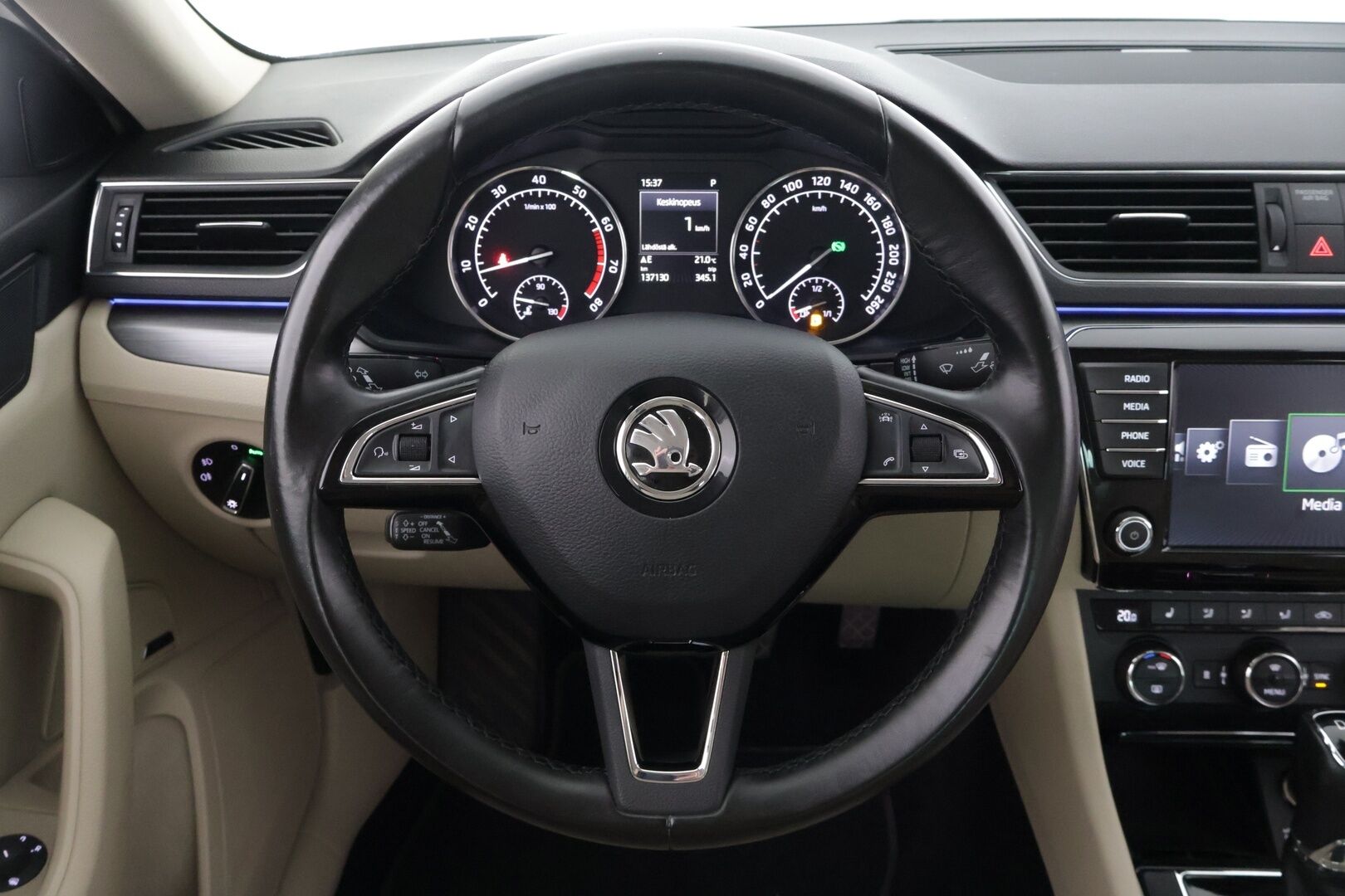 Skoda Superb 2017 1,4 TSI ACT Style DSG Autom. ** Webasto / ACC / Koukku / Canton / Muistipenkki / Keyless - ** Kahdet renkaat vanteineen / Katso varusteet **