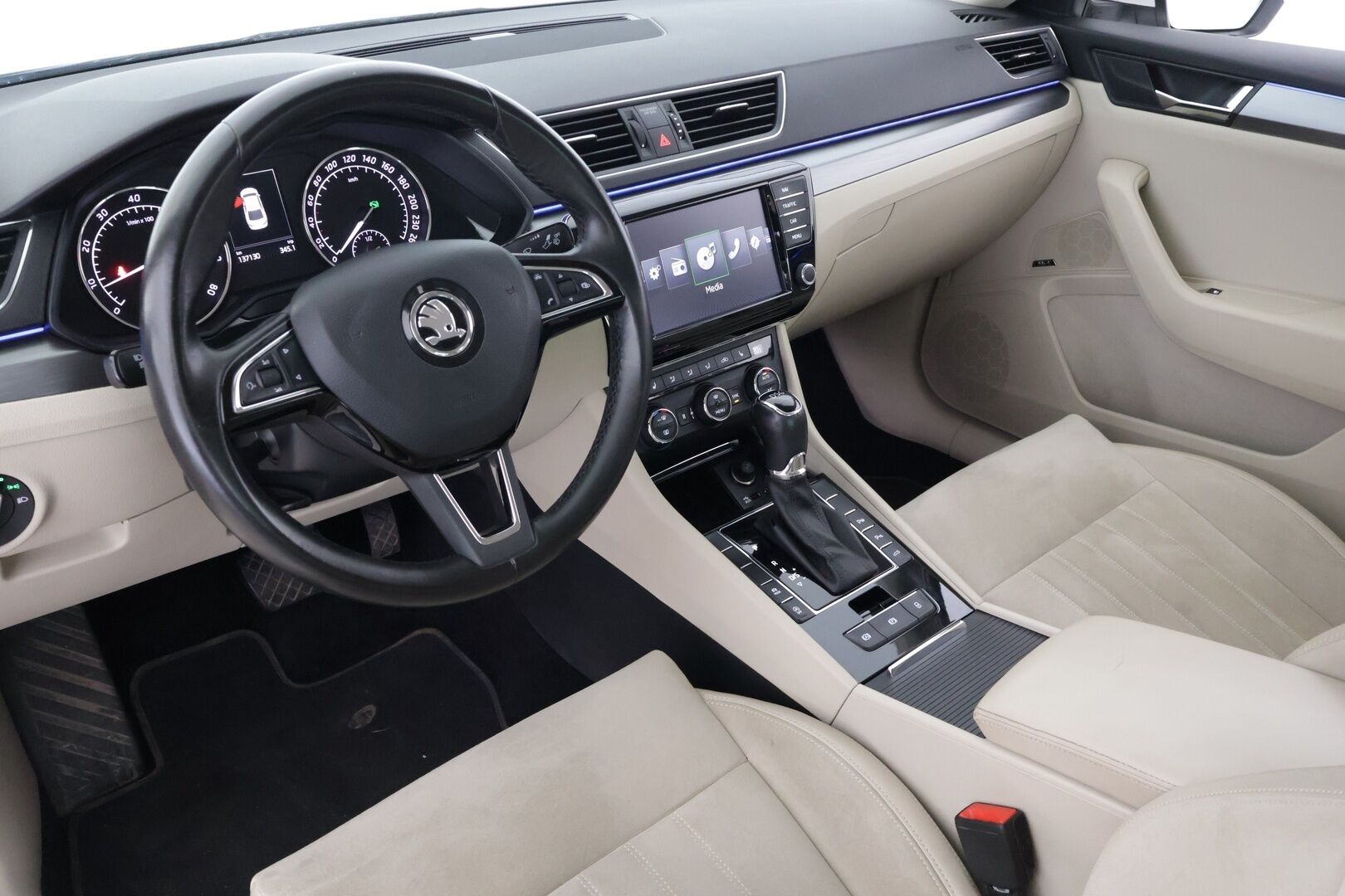 Skoda Superb 2017 1,4 TSI ACT Style DSG Autom. ** Webasto / ACC / Koukku / Canton / Muistipenkki / Keyless - ** Kahdet renkaat vanteineen / Katso varusteet **