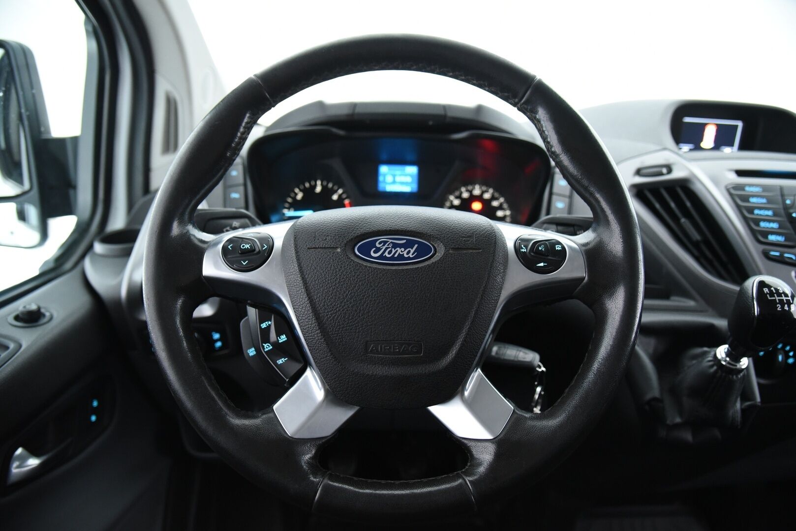 Ford Transit Custom 2017 310 2,0TDCi 130 hv M6 Etuveto Trend Van N1 L2H1 / Suomi-auto / Webasto / Koukku / Vakkari / Bluetooth / Lisävalo / - Jakopää tehty / Hyvällä huoltohistorialla / Tuplaovet / Hyllykkö
