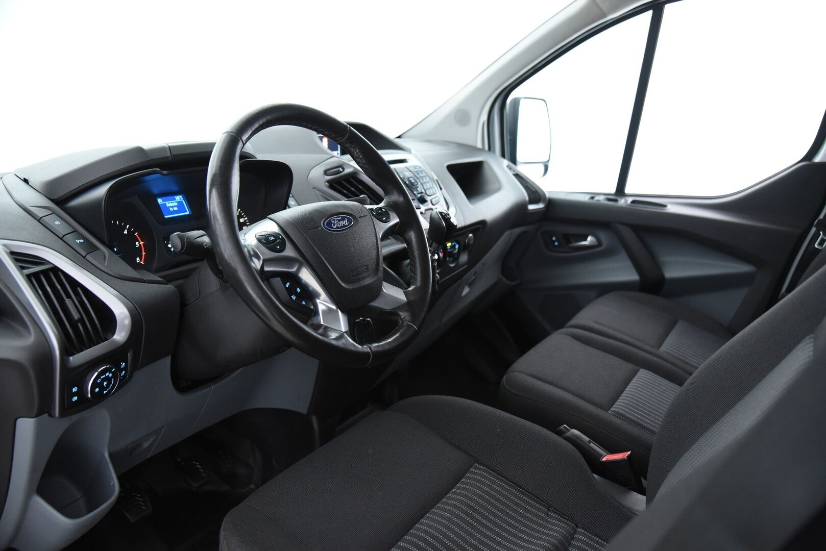 Ford Transit Custom 2017 310 2,0TDCi 130 hv M6 Etuveto Trend Van N1 L2H1 / Suomi-auto / Webasto / Koukku / Vakkari / Bluetooth / Lisävalo / - Jakopää tehty / Hyvällä huoltohistorialla / Tuplaovet / Hyllykkö
