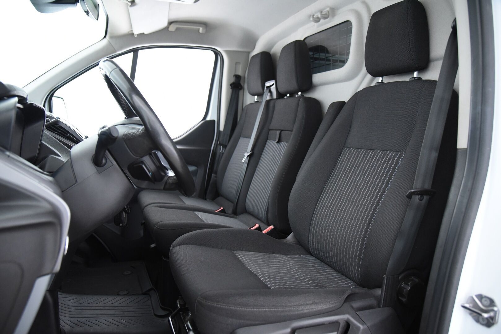 Ford Transit Custom 2017 310 2,0TDCi 130 hv M6 Etuveto Trend Van N1 L2H1 / Suomi-auto / Webasto / Koukku / Vakkari / Bluetooth / Lisävalo / - Jakopää tehty / Hyvällä huoltohistorialla / Tuplaovet / Hyllykkö