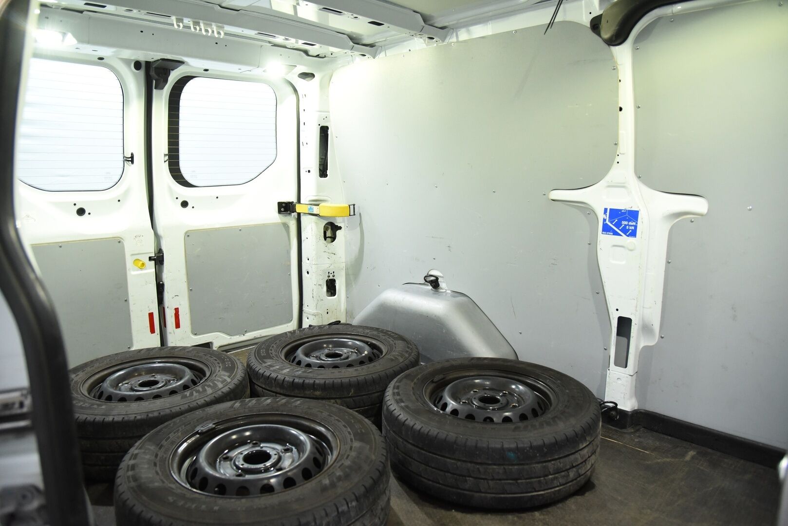 Ford Transit Custom 2017 310 2,0TDCi 130 hv M6 Etuveto Trend Van N1 L2H1 / Suomi-auto / Webasto / Koukku / Vakkari / Bluetooth / Lisävalo / - Jakopää tehty / Hyvällä huoltohistorialla / Tuplaovet / Hyllykkö