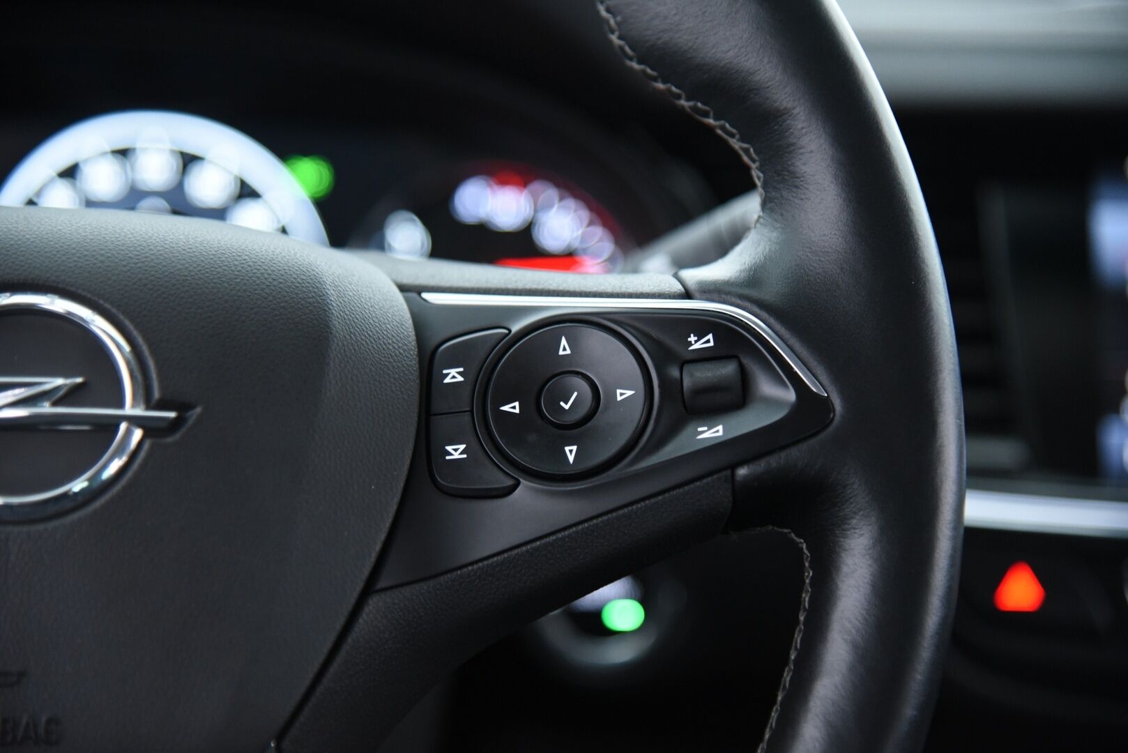 Opel Insignia 2017 Grand Sport Innovation 1,6 CDTI ECOTEC Start/Stop 100kW AT6 - 3,99 % KORKOTARJOUS TÄHÄN AUTOON - 31.5. ASTI! - AGR-istuimet / HUD / Adapt.vak / Matrix-LED / Nahkaverhoilu / P-kamera / 