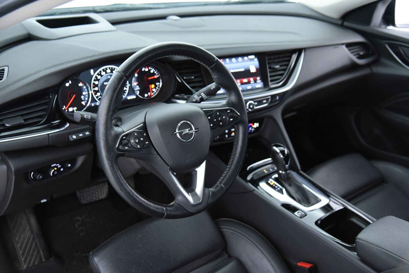 Opel Insignia 2017 Grand Sport Innovation 1,6 CDTI ECOTEC Start/Stop 100kW AT6 - 3,99 % KORKOTARJOUS TÄHÄN AUTOON - 31.5. ASTI! - AGR-istuimet / HUD / Adapt.vak / Matrix-LED / Nahkaverhoilu / P-kamera / 