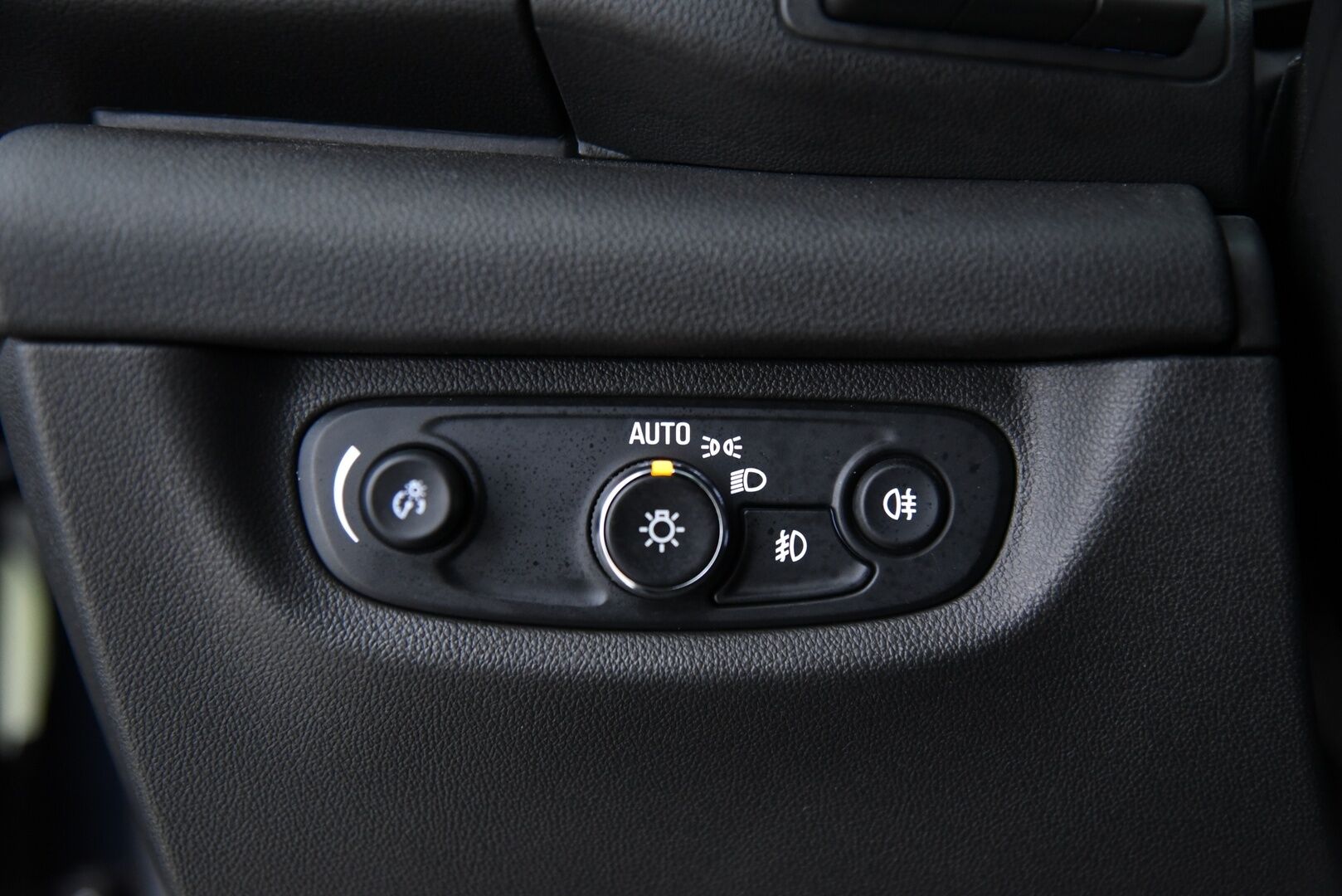 Opel Insignia 2017 Grand Sport Innovation 1,6 CDTI ECOTEC Start/Stop 100kW AT6 - 3,99 % KORKOTARJOUS TÄHÄN AUTOON - 31.5. ASTI! - AGR-istuimet / HUD / Adapt.vak / Matrix-LED / Nahkaverhoilu / P-kamera / 