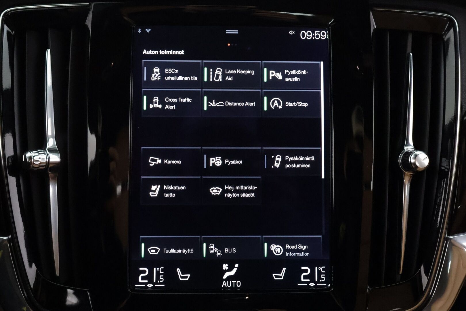 Volvo V90 2017 D3 AWD Business Inscription aut - | ACC | Koukku | Webasto | HUD | 360° | Muistipenkki | Sporttinahat | BLIS | Pilot Assist | Keyless | Kaarrevalot | Lämm. ratti | 2x renkaat aluin |