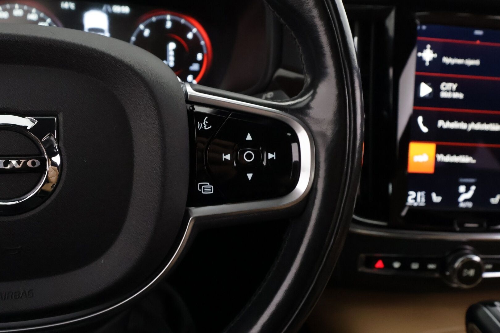 Volvo V90 2017 D3 AWD Business Inscription aut - | ACC | Koukku | Webasto | HUD | 360° | Muistipenkki | Sporttinahat | BLIS | Pilot Assist | Keyless | Kaarrevalot | Lämm. ratti | 2x renkaat aluin |