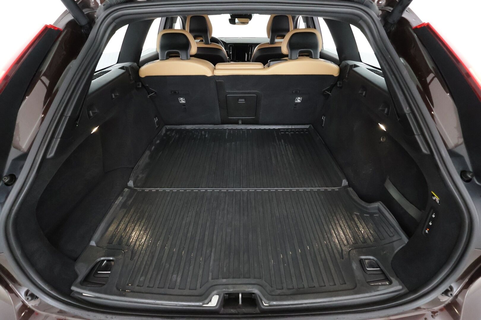 Volvo V90 2017 D3 AWD Business Inscription aut - | ACC | Koukku | Webasto | HUD | 360° | Muistipenkki | Sporttinahat | BLIS | Pilot Assist | Keyless | Kaarrevalot | Lämm. ratti | 2x renkaat aluin |