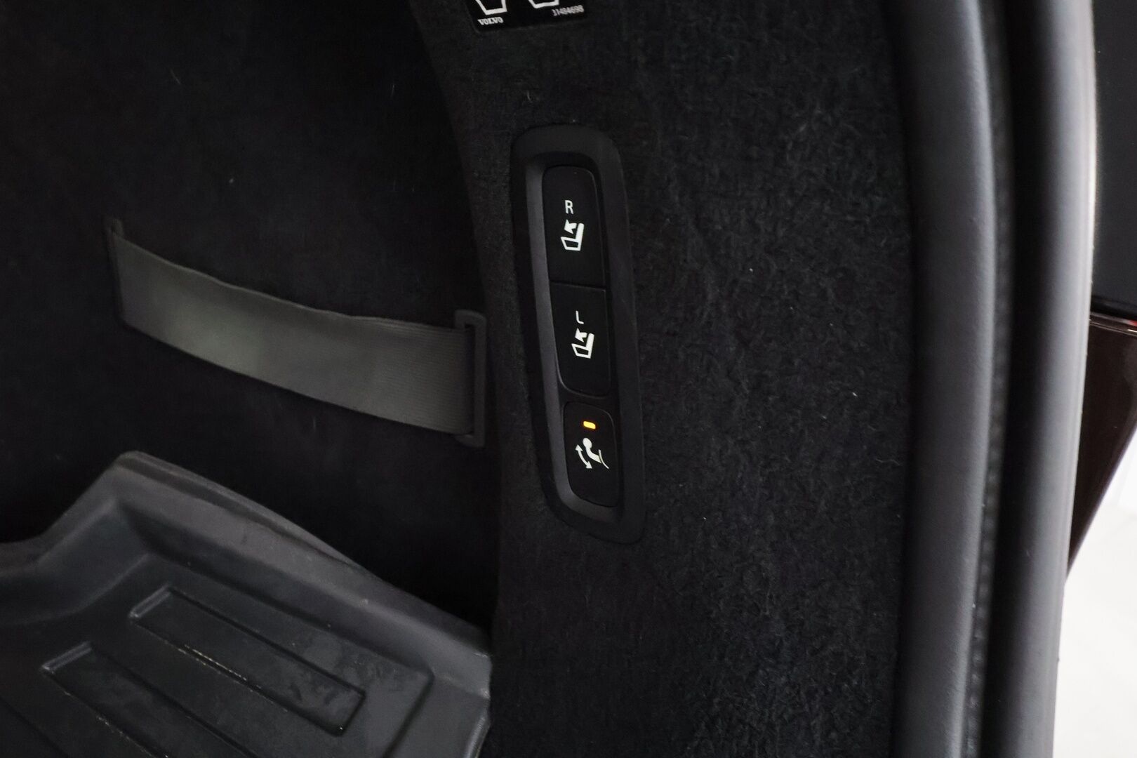 Volvo V90 2017 D3 AWD Business Inscription aut - | ACC | Koukku | Webasto | HUD | 360° | Muistipenkki | Sporttinahat | BLIS | Pilot Assist | Keyless | Kaarrevalot | Lämm. ratti | 2x renkaat aluin |