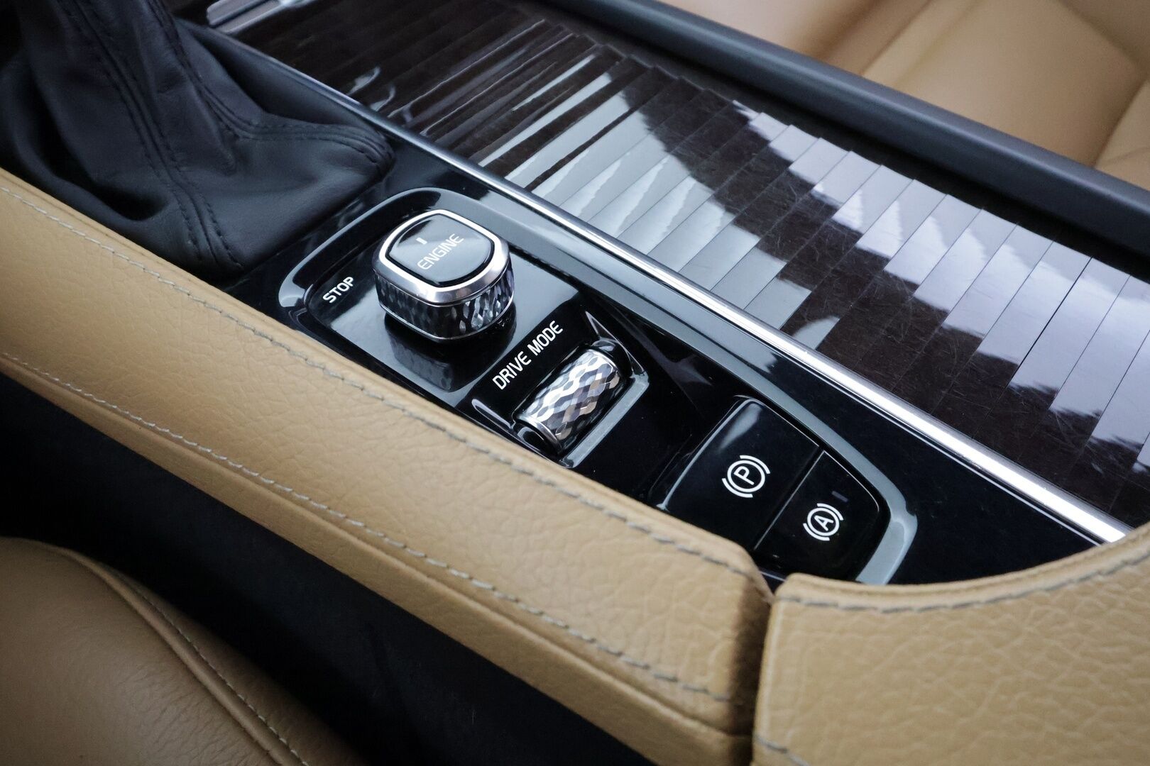 Volvo V90 2017 D3 AWD Business Inscription aut - | ACC | Koukku | Webasto | HUD | 360° | Muistipenkki | Sporttinahat | BLIS | Pilot Assist | Keyless | Kaarrevalot | Lämm. ratti | 2x renkaat aluin |