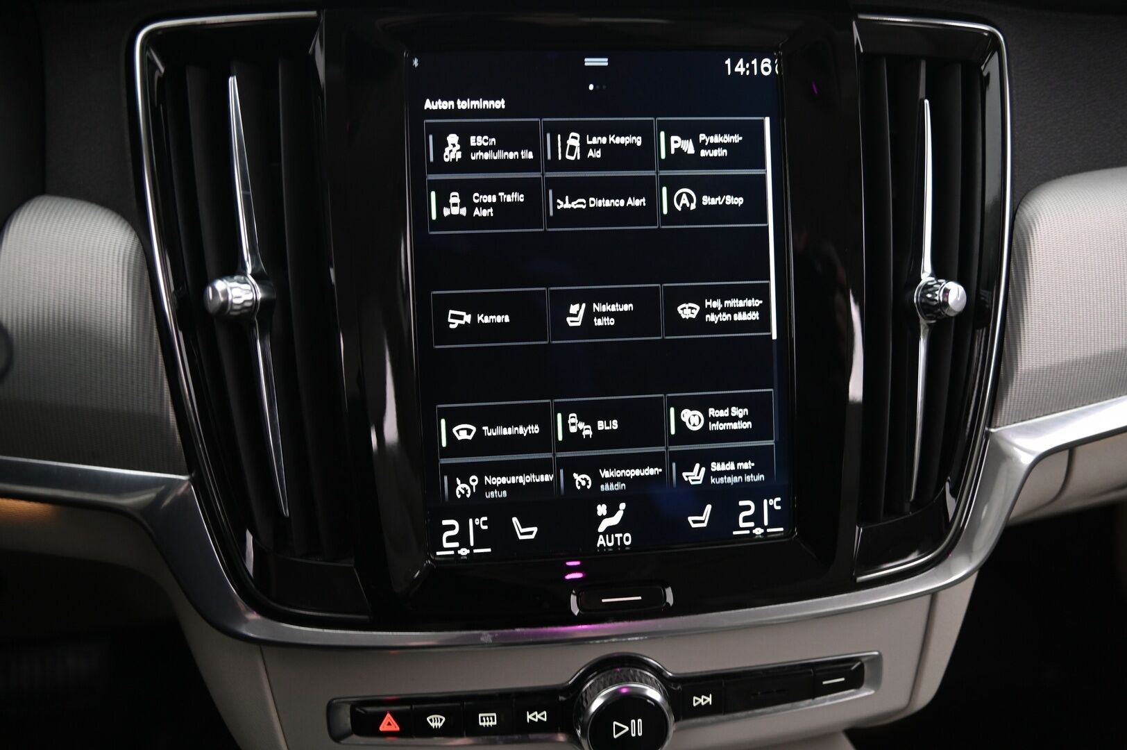 Volvo V90 2017 D5 AWD Inscription aut *HUD / VOC / Muistipenkit / ACC / Webasto / 360 kamera** - *Suomi-auto / 2x renkaat & vanteet / Juuri huollettu*