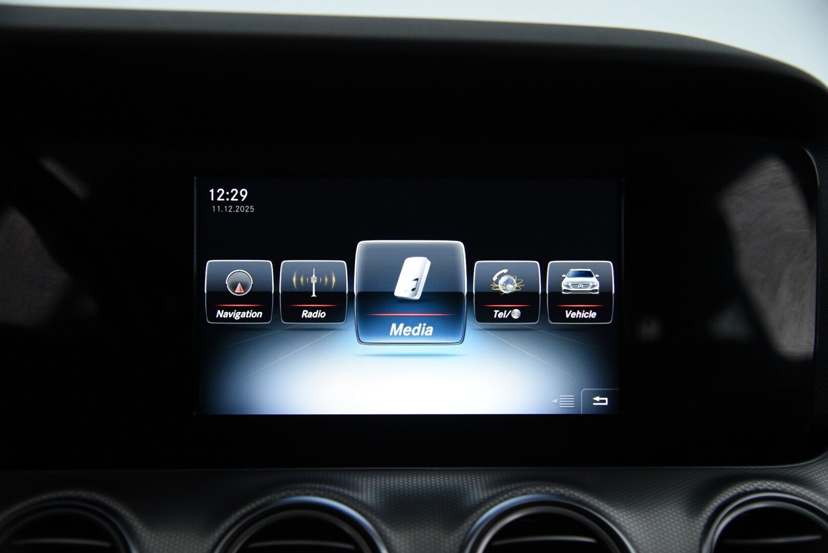 Mercedes-Benz E 2017 220 d 4Matic T A Business / Webasto / P-Kamera / Led High Performance / Sähköluukku - Merkkihuollettu Suomi-Auto!