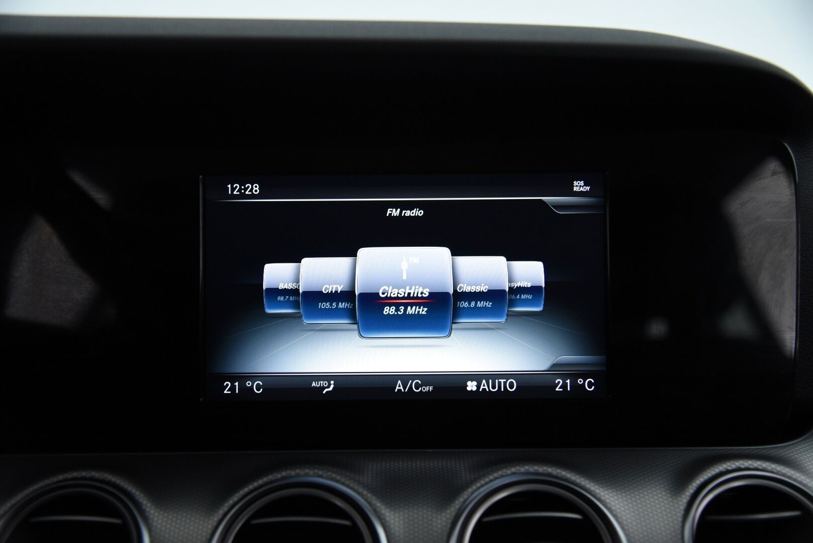 Mercedes-Benz E 2017 220 d 4Matic T A Business / Webasto / P-Kamera / Led High Performance / Sähköluukku - Merkkihuollettu Suomi-Auto!