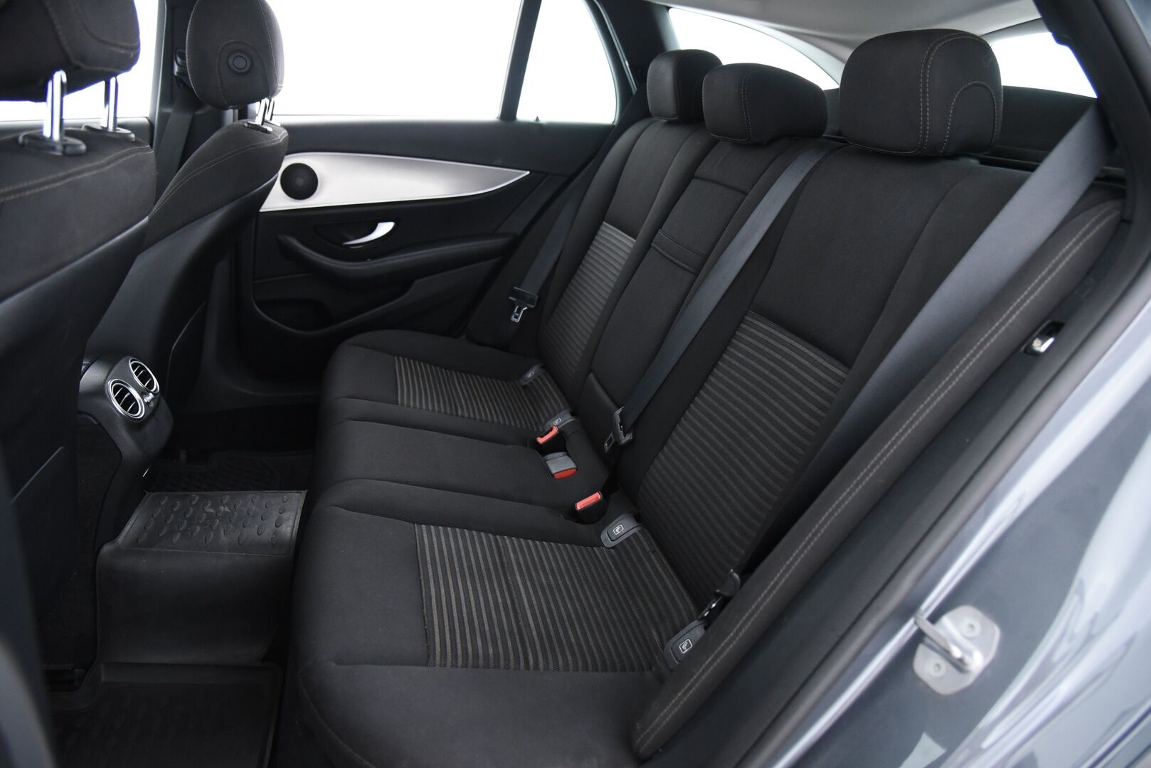 Mercedes-Benz E 2017 220 d 4Matic T A Business / Webasto / P-Kamera / Led High Performance / Sähköluukku - Merkkihuollettu Suomi-Auto!