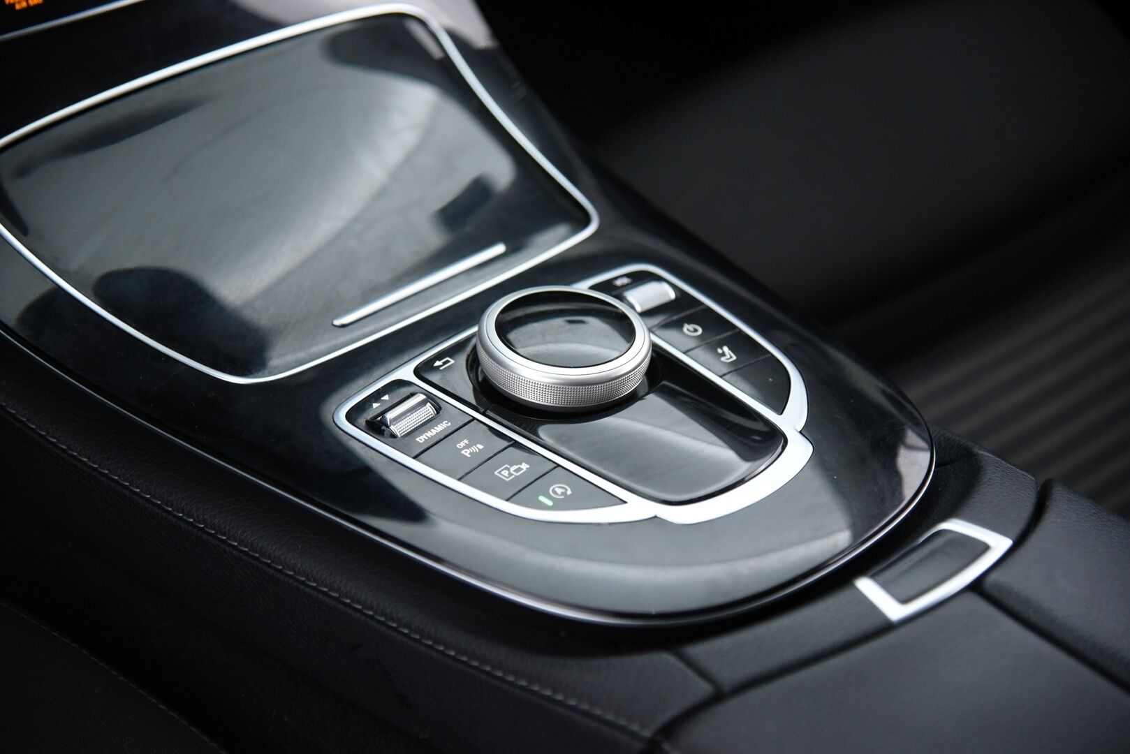 Mercedes-Benz E 2017 220 d 4Matic T A Business / Webasto / P-Kamera / Led High Performance / Sähköluukku - Merkkihuollettu Suomi-Auto!