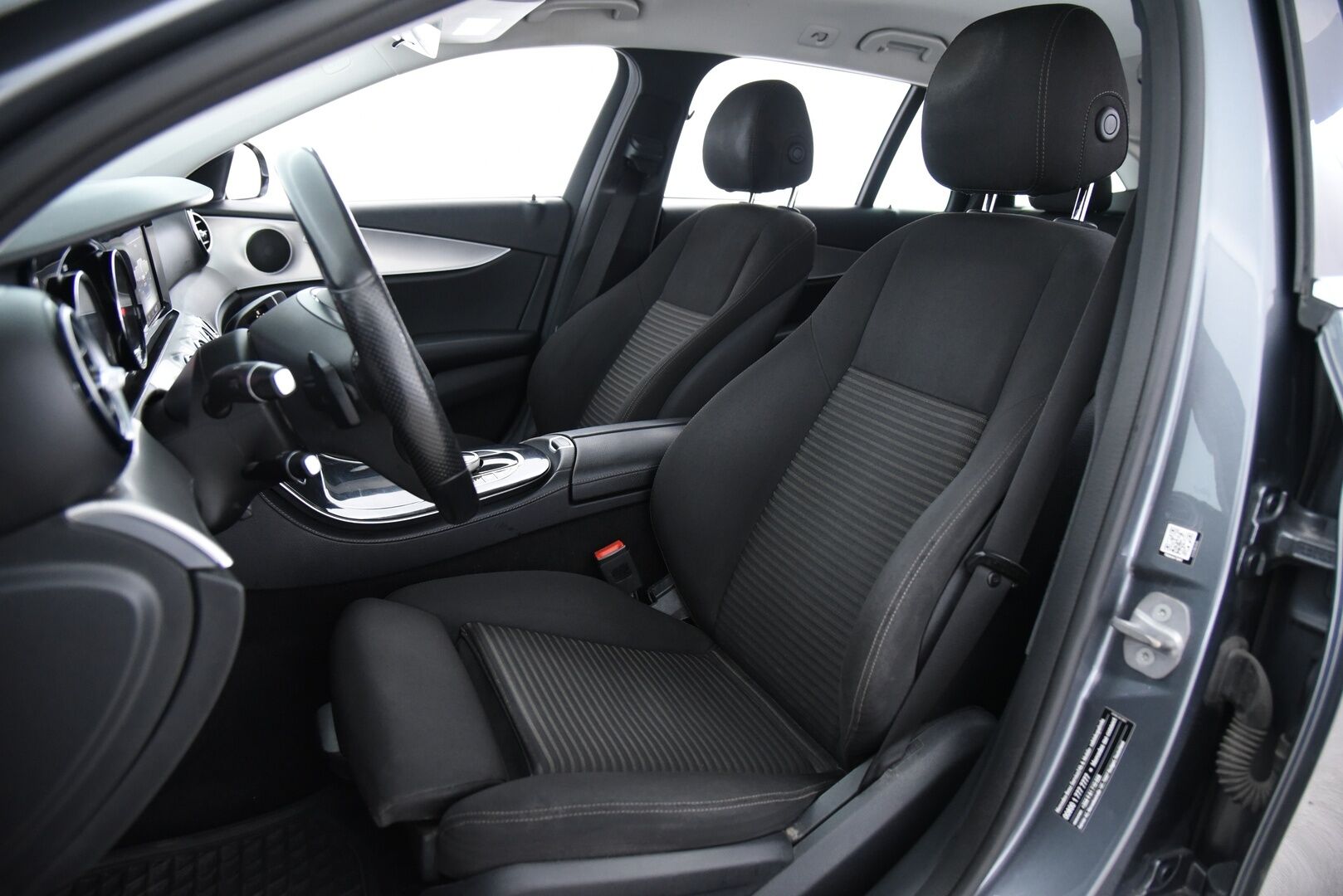 Mercedes-Benz E 2017 220 d 4Matic T A Business / Webasto / P-Kamera / Led High Performance / Sähköluukku - Merkkihuollettu Suomi-Auto!