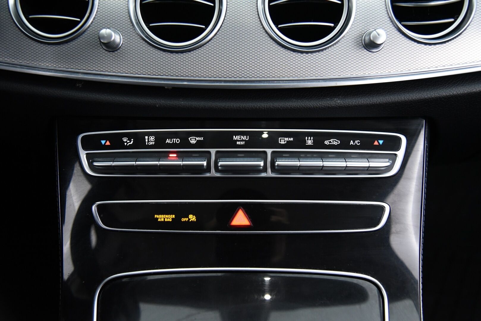 Mercedes-Benz E 2017 220 d 4Matic T A Business / Webasto / P-Kamera / Led High Performance / Sähköluukku - Merkkihuollettu Suomi-Auto!