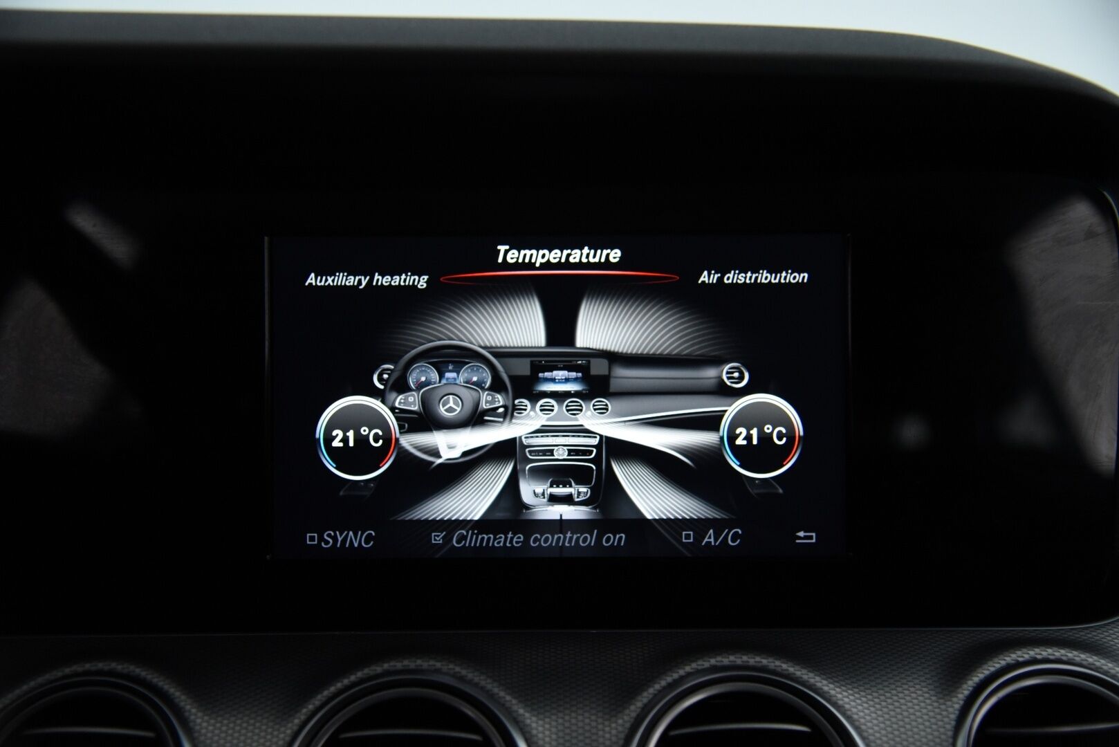 Mercedes-Benz E 2017 220 d 4Matic T A Business / Webasto / P-Kamera / Led High Performance / Sähköluukku - Merkkihuollettu Suomi-Auto!