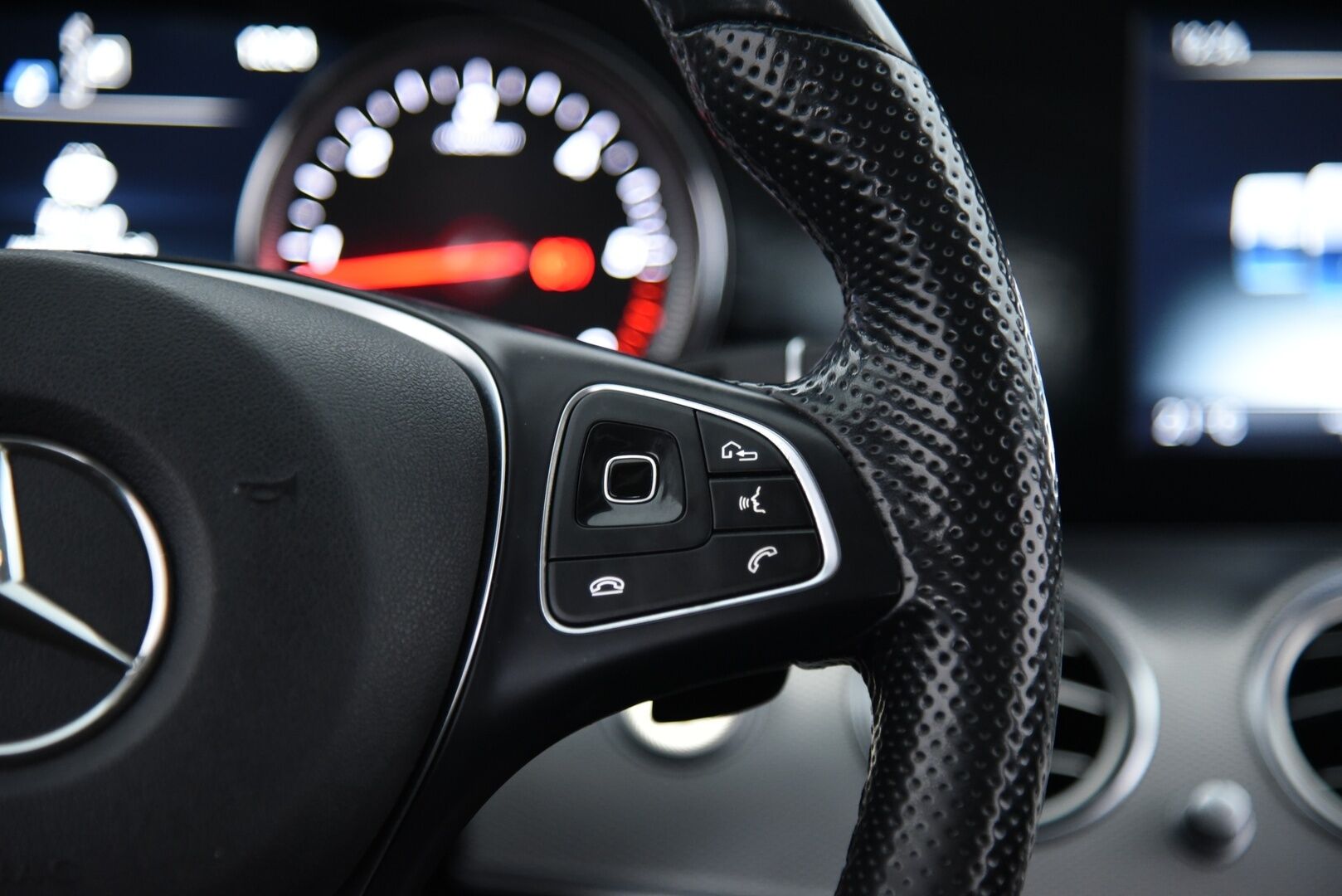 Mercedes-Benz E 2017 220 d 4Matic T A Business / Webasto / P-Kamera / Led High Performance / Sähköluukku - Merkkihuollettu Suomi-Auto!