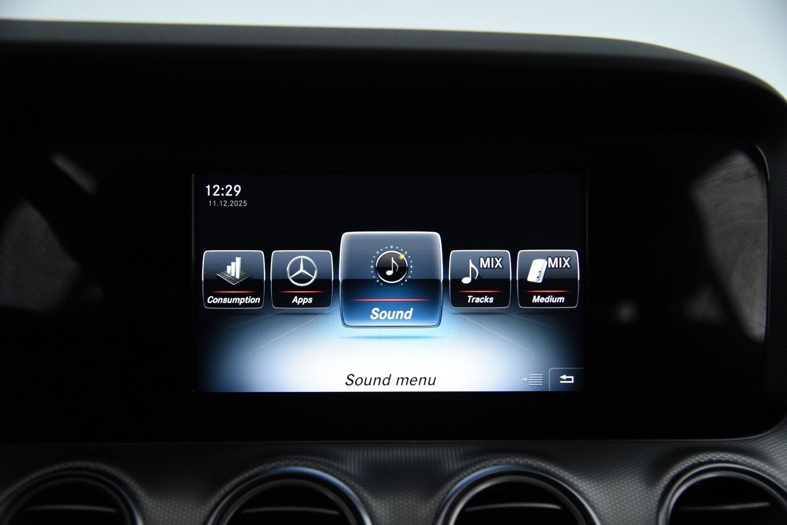 Mercedes-Benz E 2017 220 d 4Matic T A Business / Webasto / P-Kamera / Led High Performance / Sähköluukku - Merkkihuollettu Suomi-Auto!