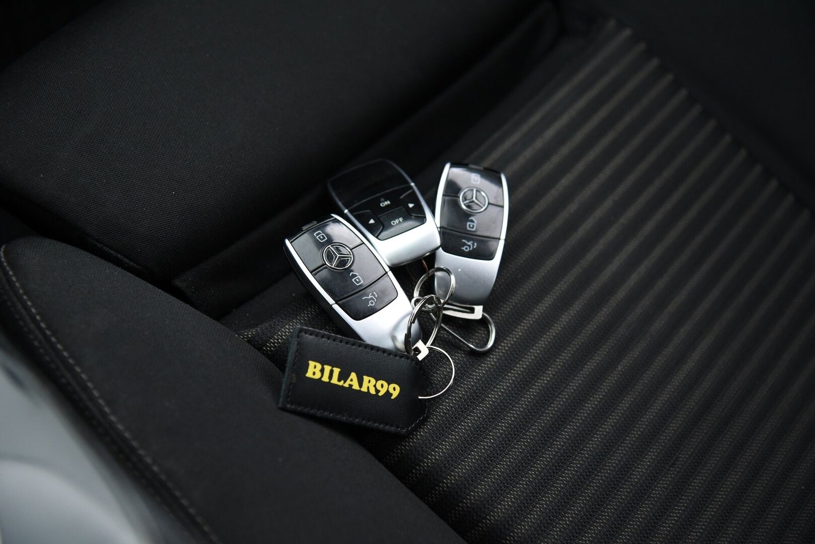 Mercedes-Benz E 2017 220 d 4Matic T A Business / Webasto / P-Kamera / Led High Performance / Sähköluukku - Merkkihuollettu Suomi-Auto!