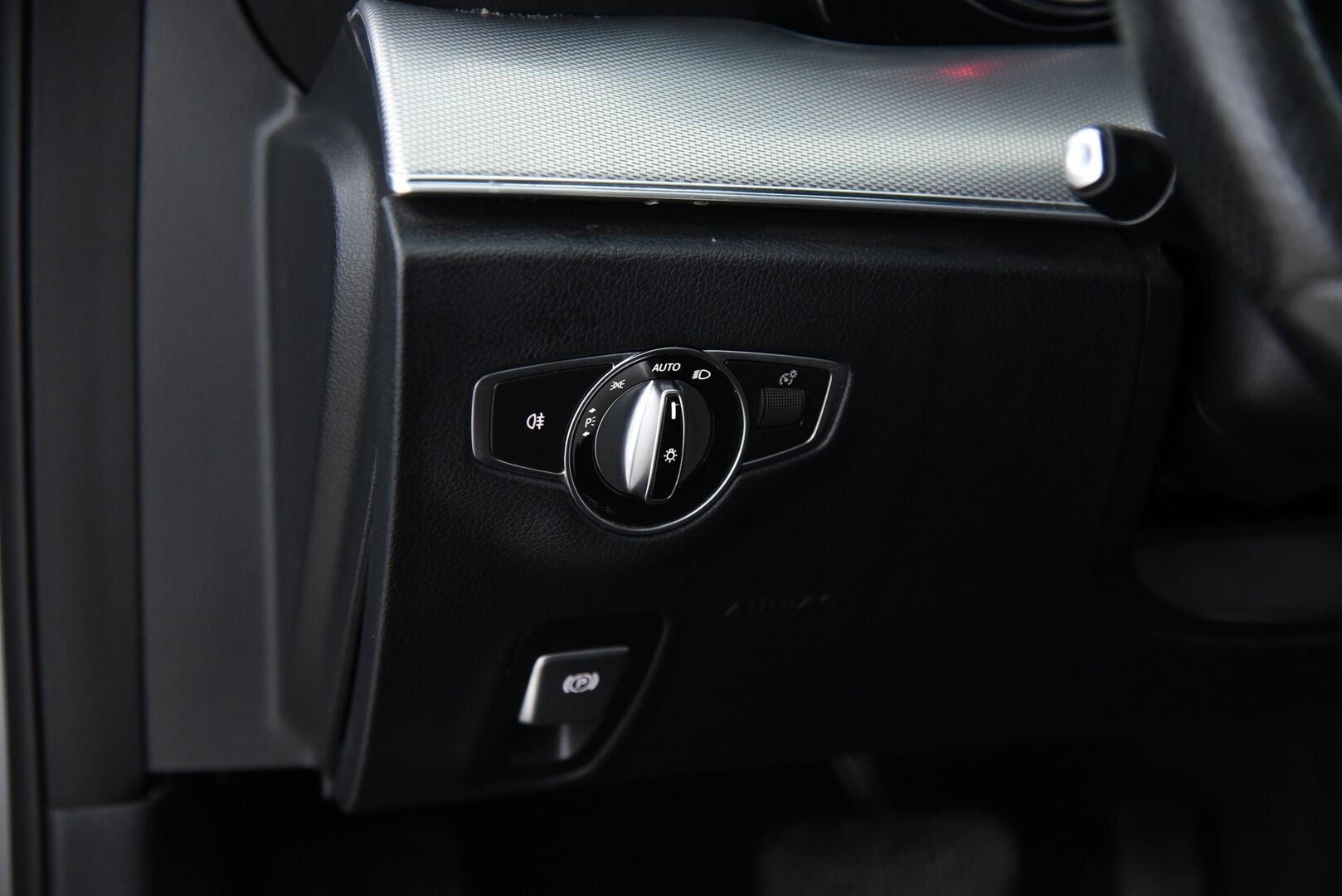 Mercedes-Benz E 2017 220 d 4Matic T A Business / Webasto / P-Kamera / Led High Performance / Sähköluukku - Merkkihuollettu Suomi-Auto!