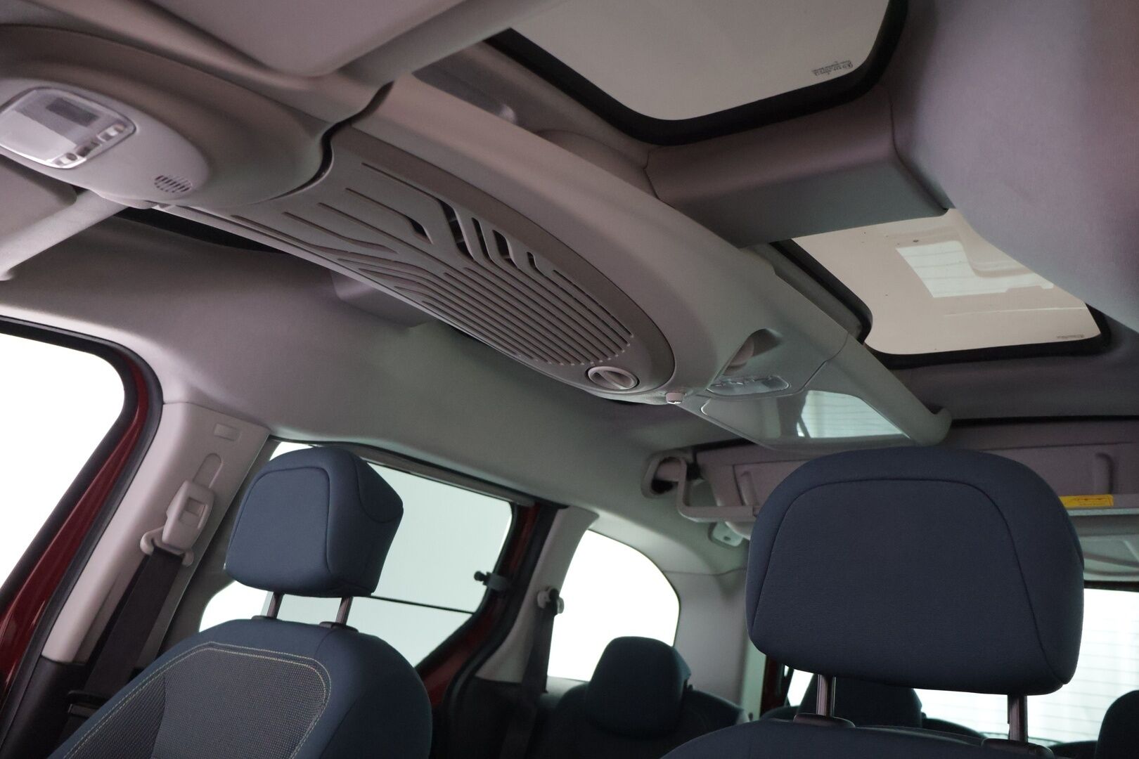 Citroen Berlingo Multispace 2017 PureTech 110 Feel - | YritysOutlet - Myydään vain yrityksille | Hyvä huoltohistoria | Kahdet vanteet + renkaat | Ei vikoja tiedossa | Seuraava katsastus toukokuussa 2027 | 