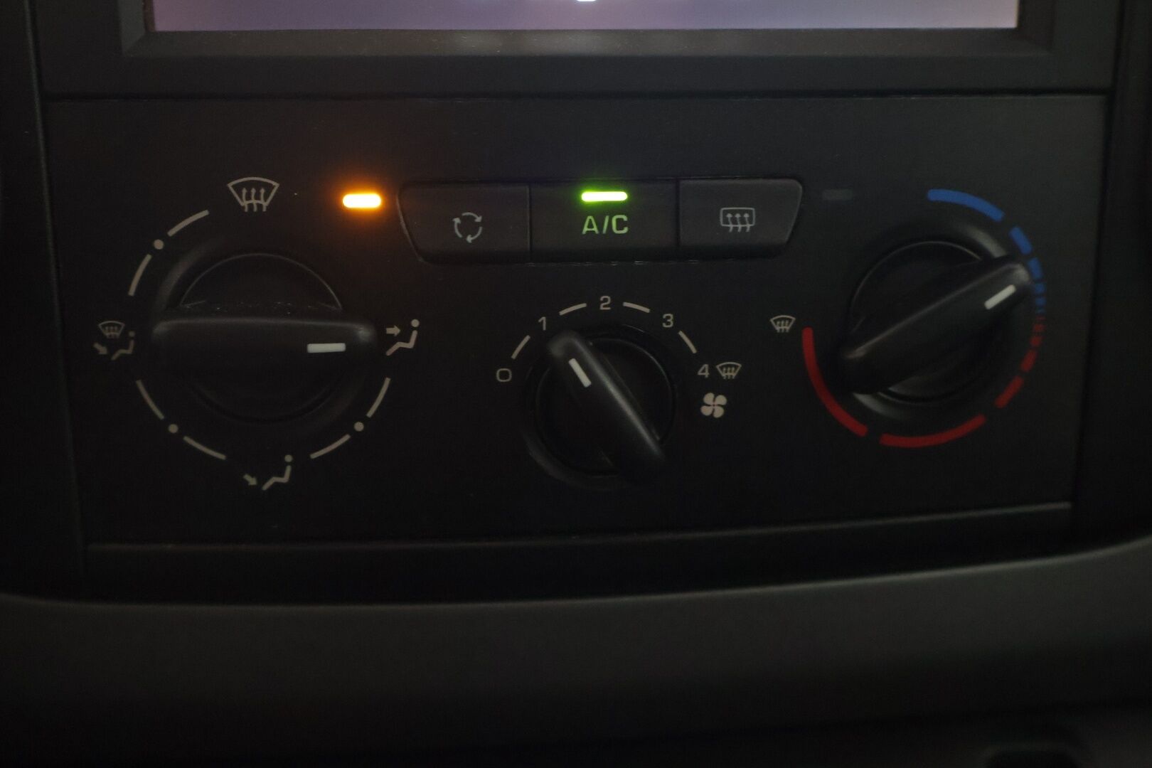 Citroen Berlingo Multispace 2017 PureTech 110 Feel - | YritysOutlet - Myydään vain yrityksille | Hyvä huoltohistoria | Kahdet vanteet + renkaat | Ei vikoja tiedossa | Seuraava katsastus toukokuussa 2027 | 