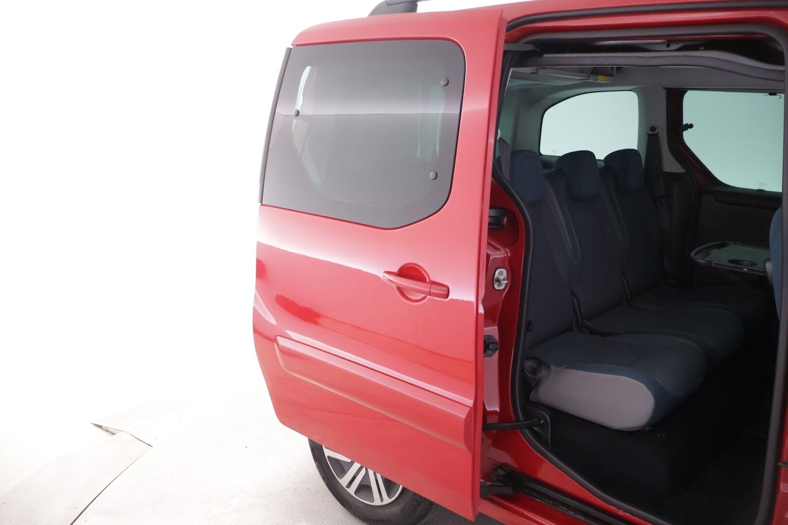 Citroen Berlingo Multispace 2017 PureTech 110 Feel - | YritysOutlet - Myydään vain yrityksille | Hyvä huoltohistoria | Kahdet vanteet + renkaat | Ei vikoja tiedossa | Seuraava katsastus toukokuussa 2027 | 