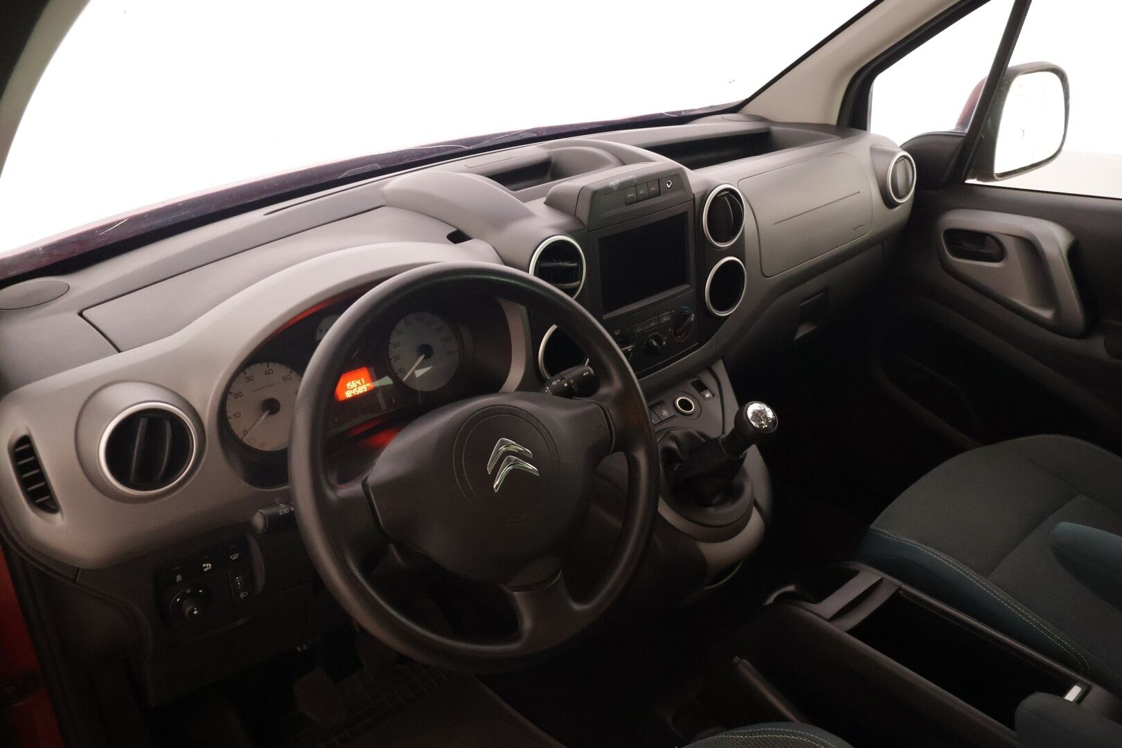 Citroen Berlingo Multispace 2017 PureTech 110 Feel - | YritysOutlet - Myydään vain yrityksille | Hyvä huoltohistoria | Kahdet vanteet + renkaat | Ei vikoja tiedossa | Seuraava katsastus toukokuussa 2027 | 