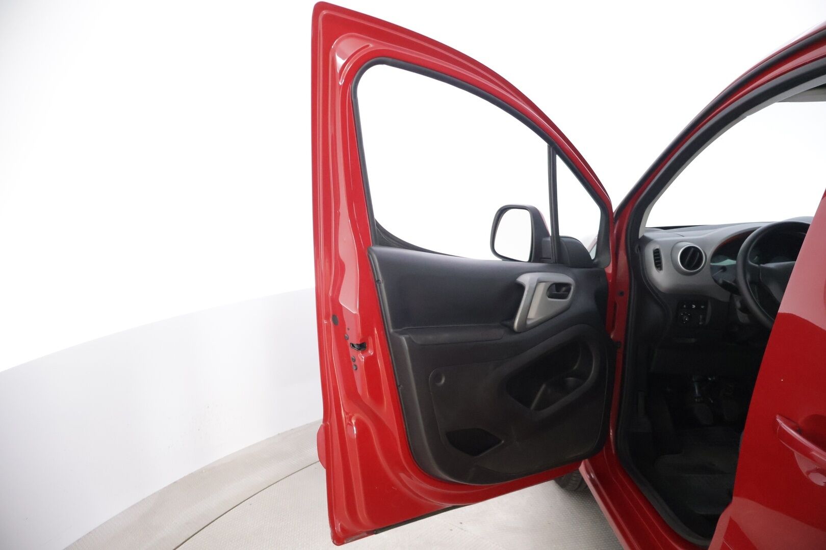 Citroen Berlingo Multispace 2017 PureTech 110 Feel - | YritysOutlet - Myydään vain yrityksille | Hyvä huoltohistoria | Kahdet vanteet + renkaat | Ei vikoja tiedossa | Seuraava katsastus toukokuussa 2027 | 