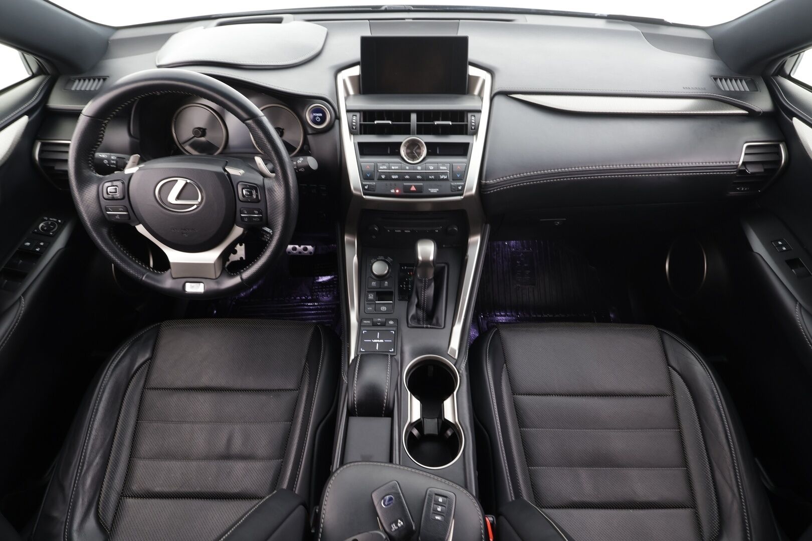 Lexus NX 2014 300h Hybrid A AWD F Sport * ACC / HUD / P.kamera / LED / Navi / Webasto / KeylessGo / Sähköpenkit / Sähköluukku * - Kahdet renkaat aluvanteilla / Merkkihuollettu