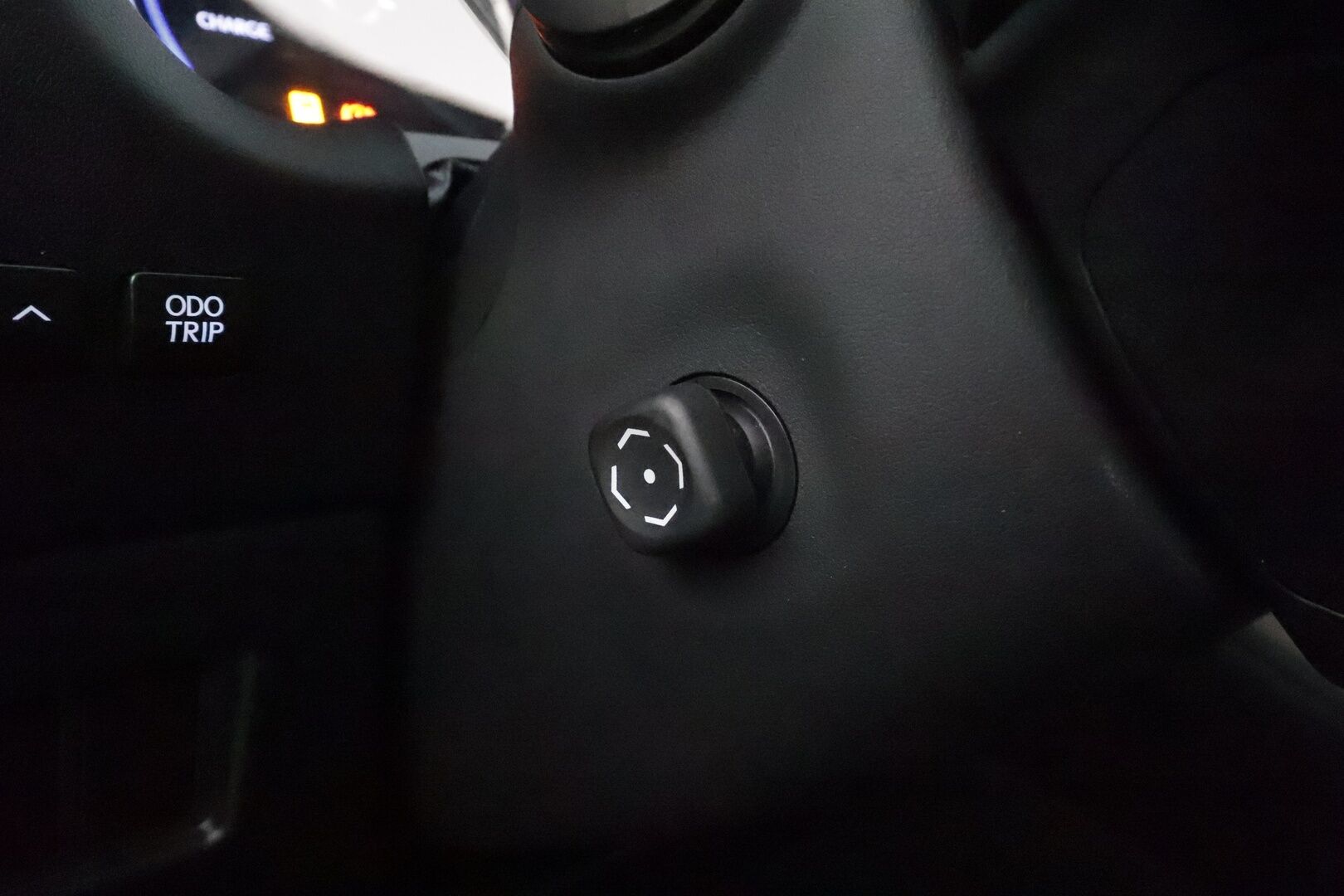 Lexus NX 2014 300h Hybrid A AWD F Sport * ACC / HUD / P.kamera / LED / Navi / Webasto / KeylessGo / Sähköpenkit / Sähköluukku * - Kahdet renkaat aluvanteilla / Merkkihuollettu