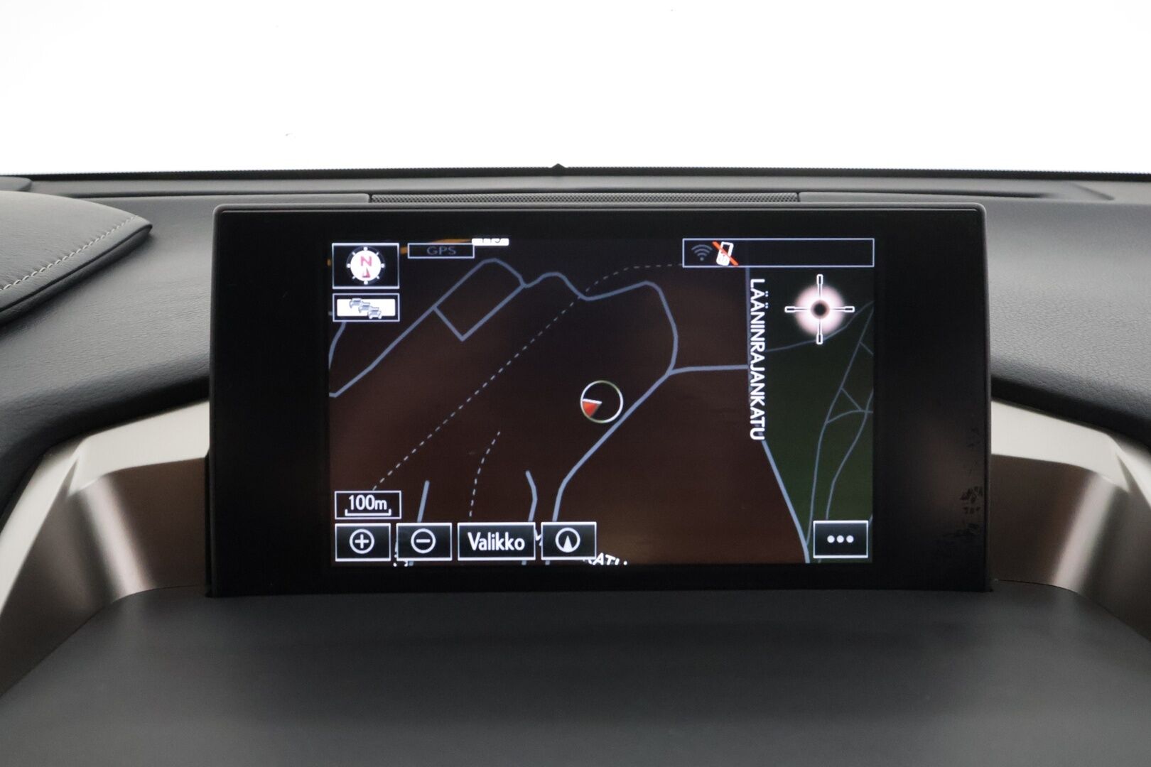 Lexus NX 2014 300h Hybrid A AWD F Sport * ACC / HUD / P.kamera / LED / Navi / Webasto / KeylessGo / Sähköpenkit / Sähköluukku * - Kahdet renkaat aluvanteilla / Merkkihuollettu