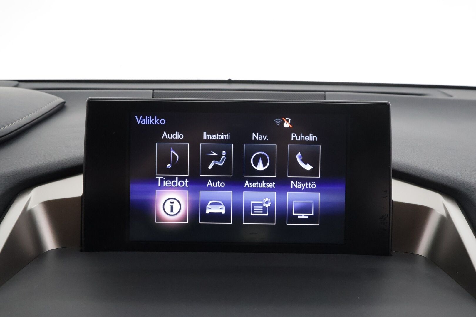 Lexus NX 2014 300h Hybrid A AWD F Sport * ACC / HUD / P.kamera / LED / Navi / Webasto / KeylessGo / Sähköpenkit / Sähköluukku * - Kahdet renkaat aluvanteilla / Merkkihuollettu