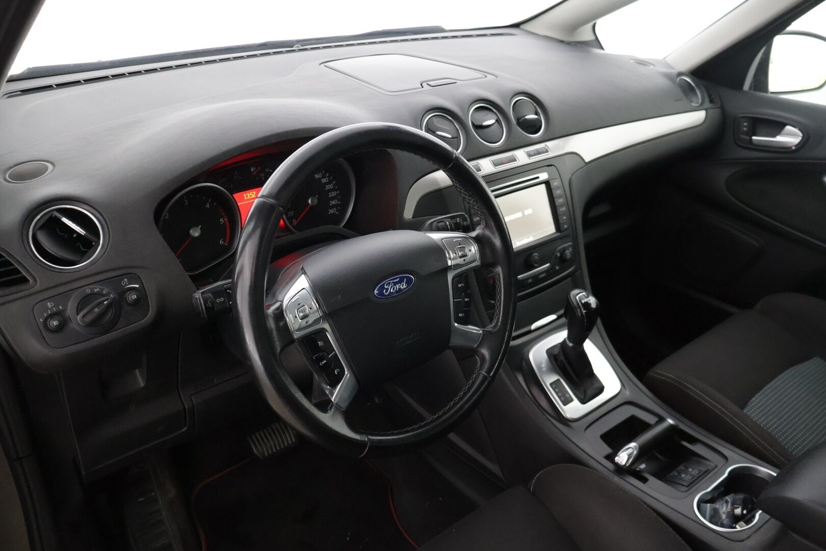 Ford S-Max 2014 2,0 TDCi 140 hv PowerShift Edition A6 5-ovinen * Lohkolämmitin / Lämmitettävä tuulilasi / Vakkari / Tutkat taakse / Bluetooth * - * Myydään huutokaupat.comissa! *