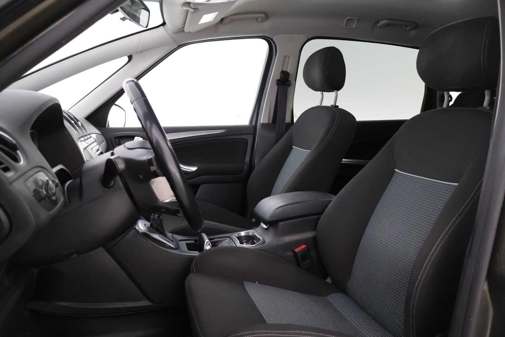 Ford S-Max 2014 2,0 TDCi 140 hv PowerShift Edition A6 5-ovinen * Lohkolämmitin / Lämmitettävä tuulilasi / Vakkari / Tutkat taakse / Bluetooth * - * Myydään huutokaupat.comissa! *