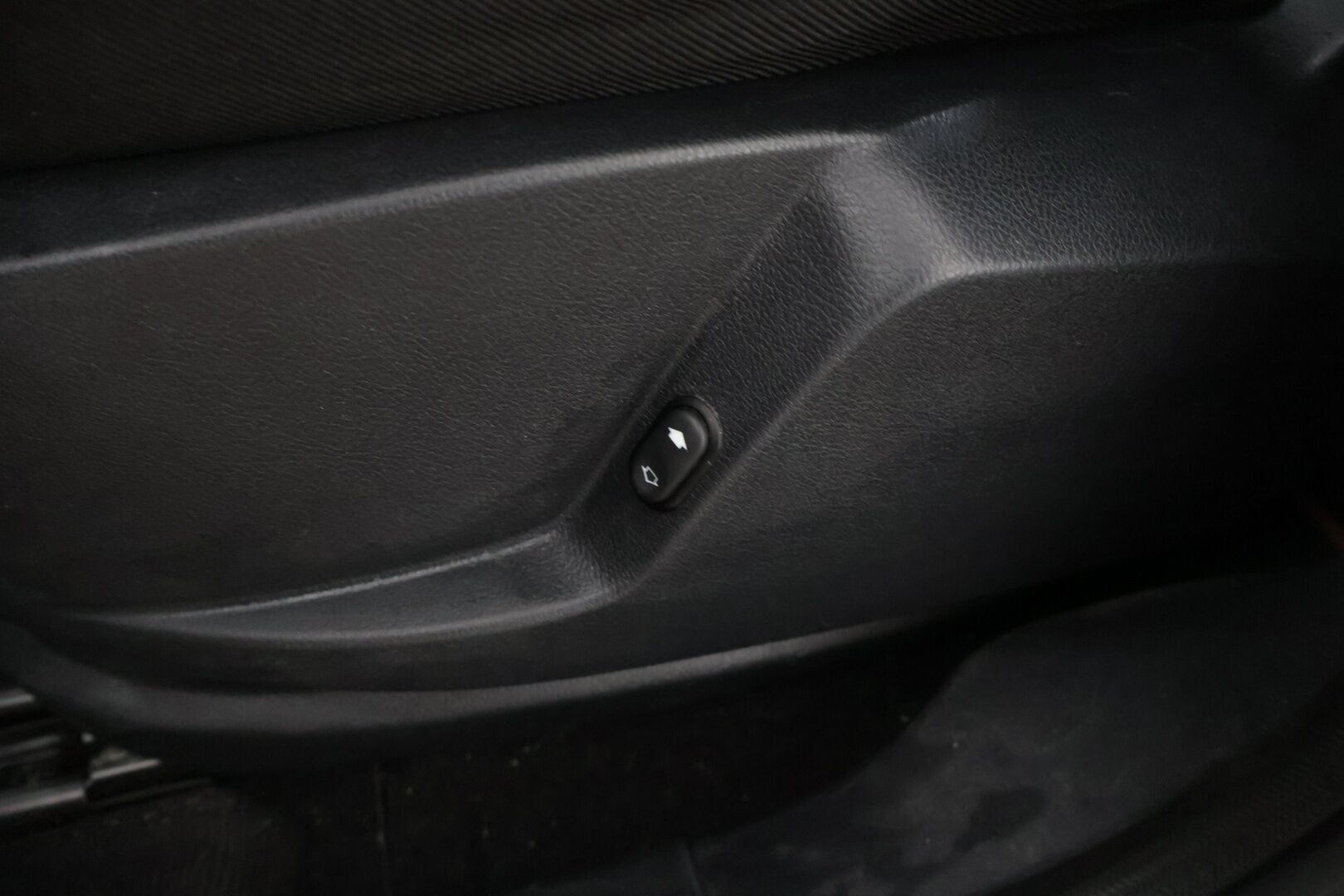 Ford S-Max 2014 2,0 TDCi 140 hv PowerShift Edition A6 5-ovinen * Lohkolämmitin / Lämmitettävä tuulilasi / Vakkari / Tutkat taakse / Bluetooth * - * Myydään huutokaupat.comissa! *