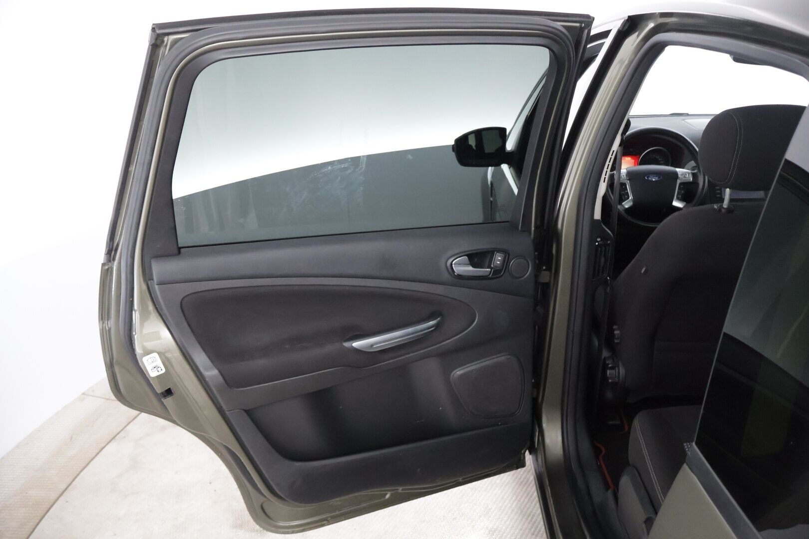 Ford S-Max 2014 2,0 TDCi 140 hv PowerShift Edition A6 5-ovinen * Lohkolämmitin / Lämmitettävä tuulilasi / Vakkari / Tutkat taakse / Bluetooth * - * Myydään huutokaupat.comissa! *
