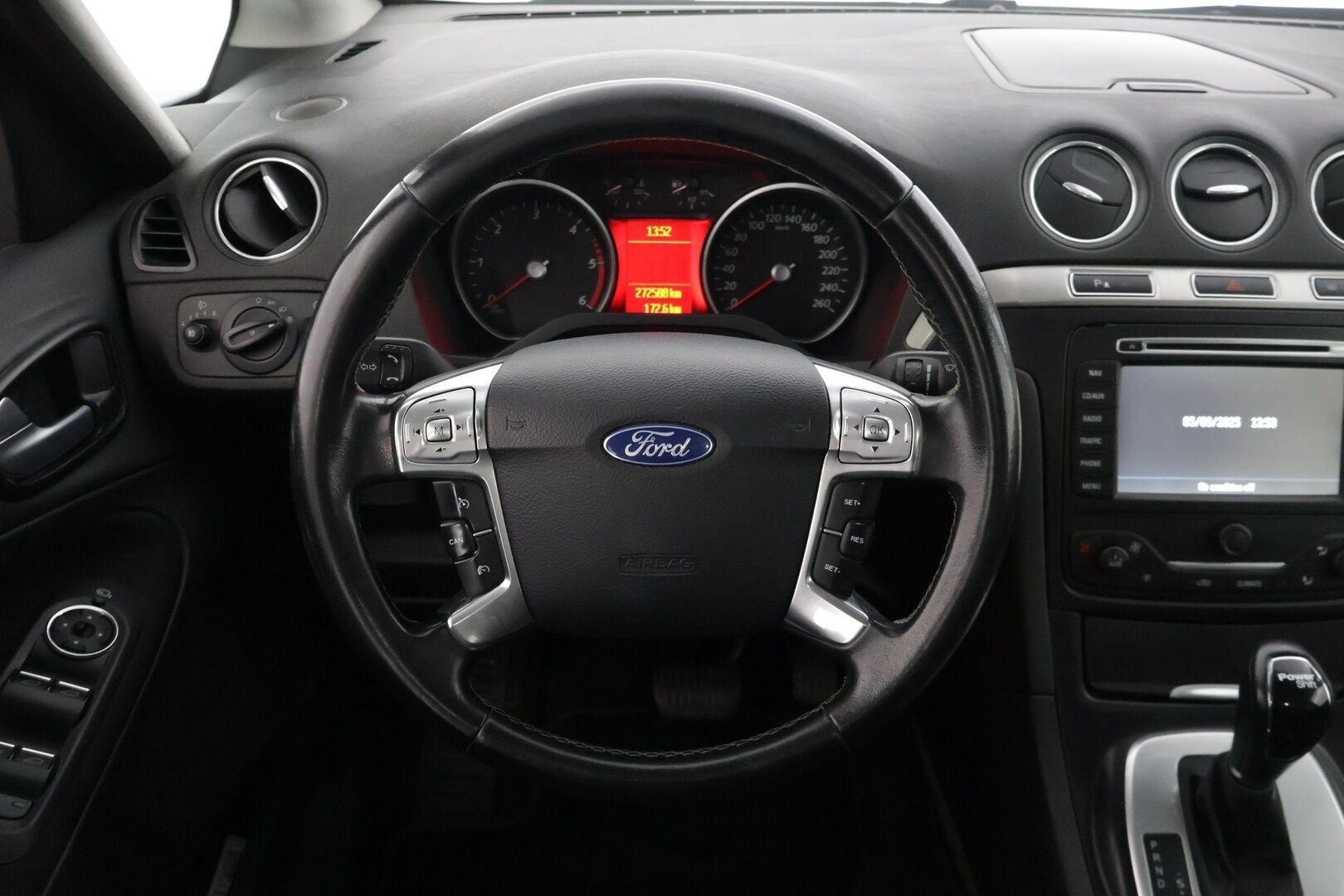Ford S-Max 2014 2,0 TDCi 140 hv PowerShift Edition A6 5-ovinen * Lohkolämmitin / Lämmitettävä tuulilasi / Vakkari / Tutkat taakse / Bluetooth * - * Myydään huutokaupat.comissa! *